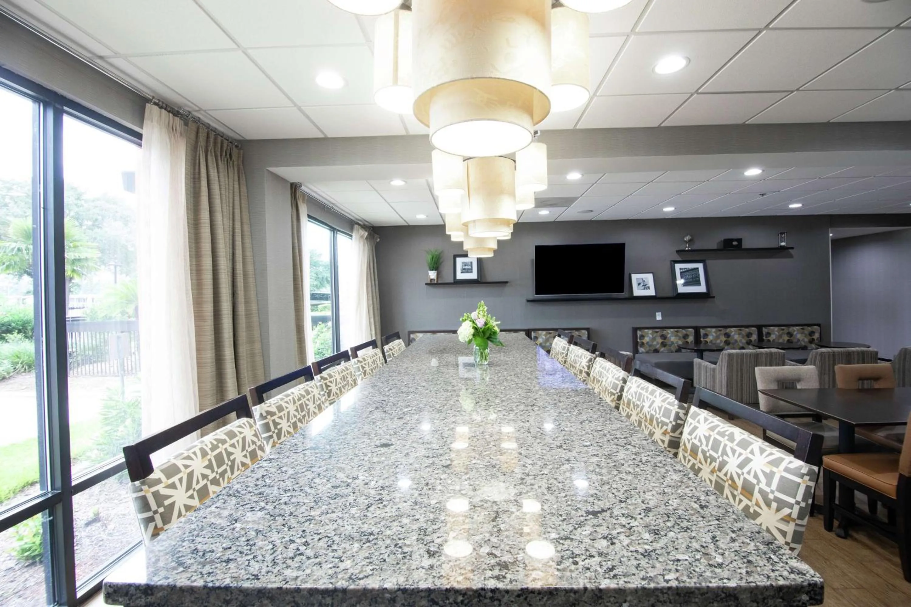 Restaurant/places to eat in Hampton Inn Houston I-10 West-Energy Corridor