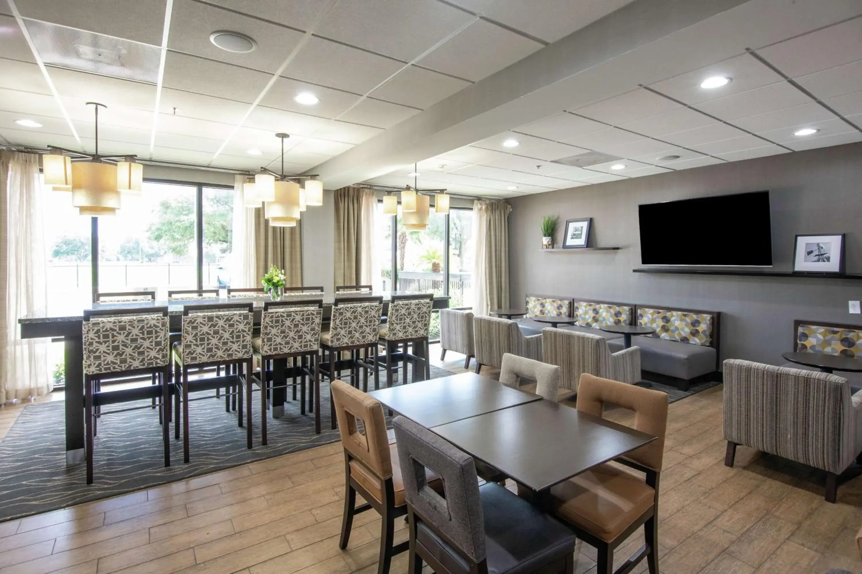Dining area in Hampton Inn Houston I-10 West-Energy Corridor Dining area in Hampton Inn Houston I-10 West-Energy Corridor