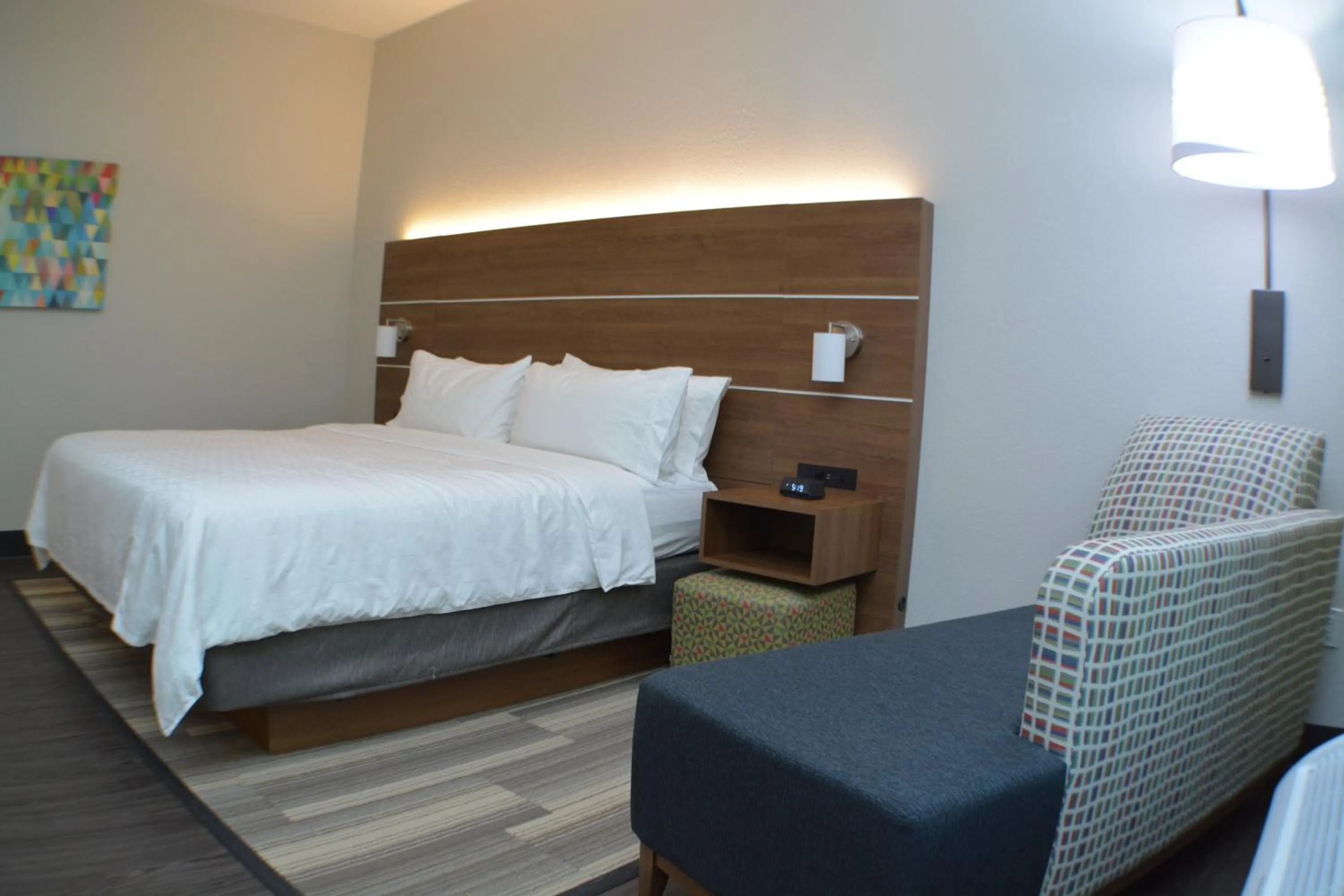 Photo of the whole room, Bed in Holiday Inn Express Seguin by IHG
