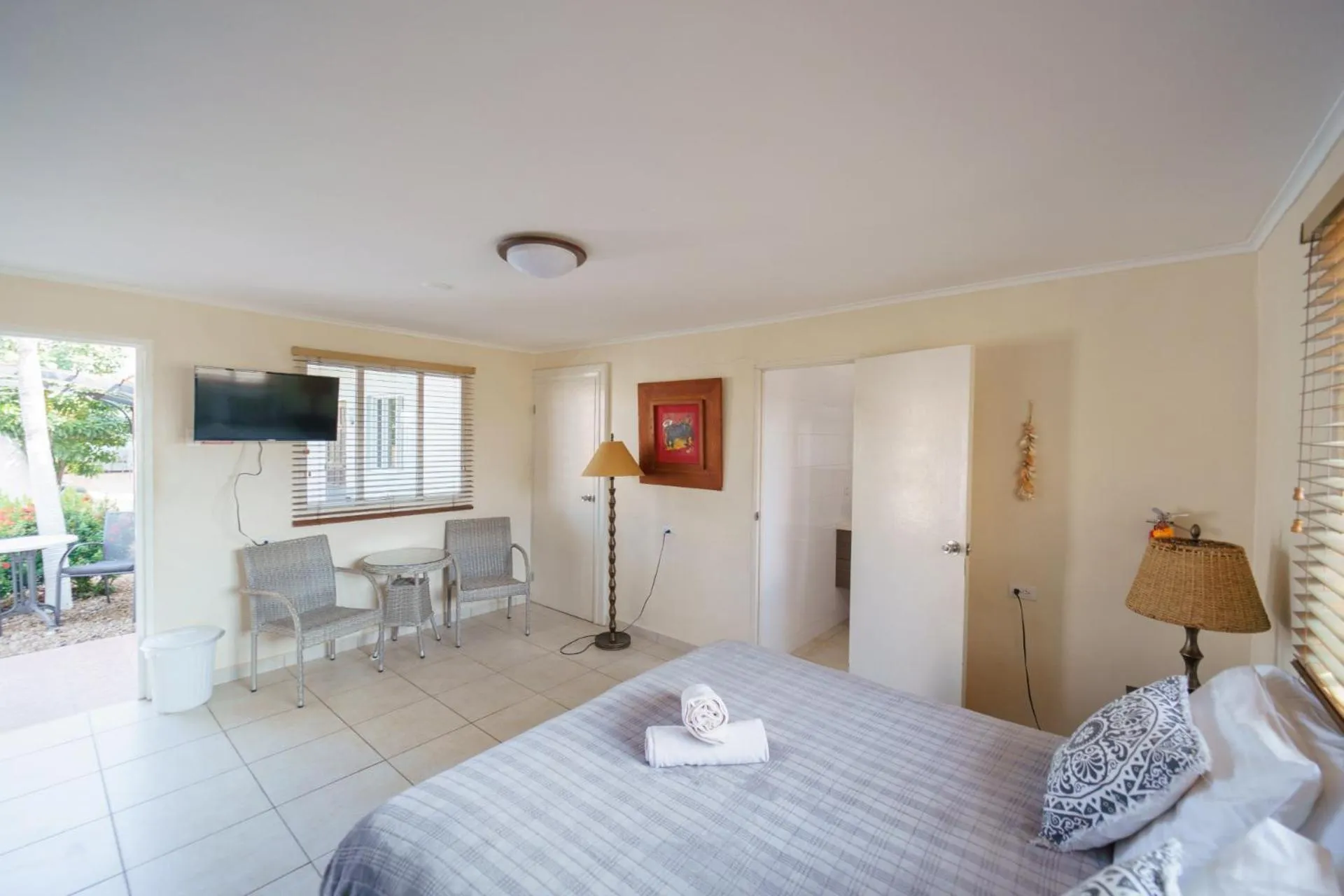 Bed in Arubiana Inn Hotel