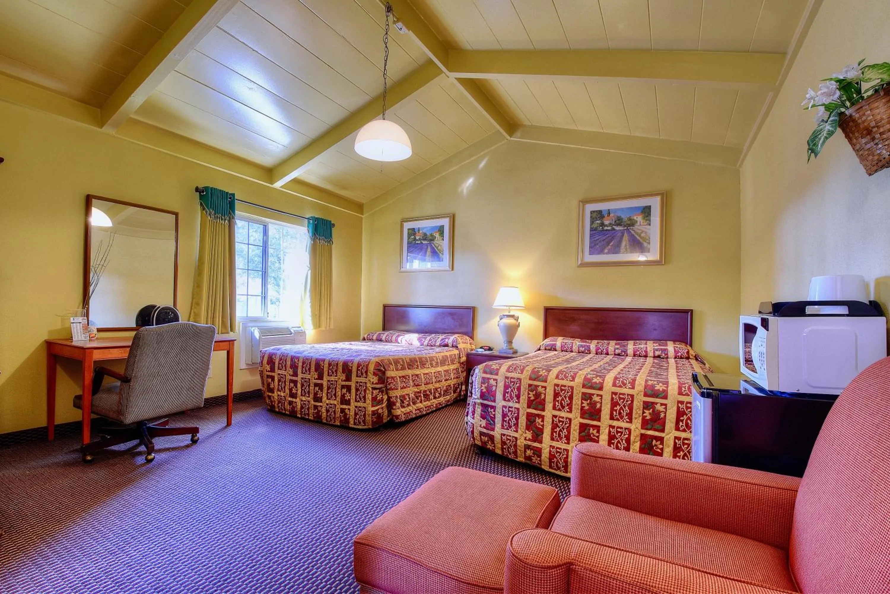 Photo of the whole room, Bed in Bayside Inn