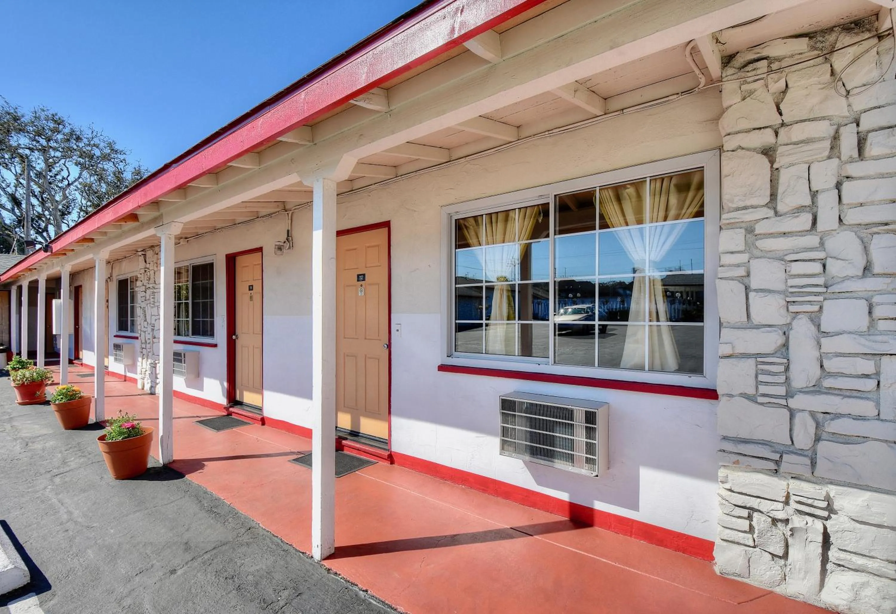 Patio in Bayside Inn