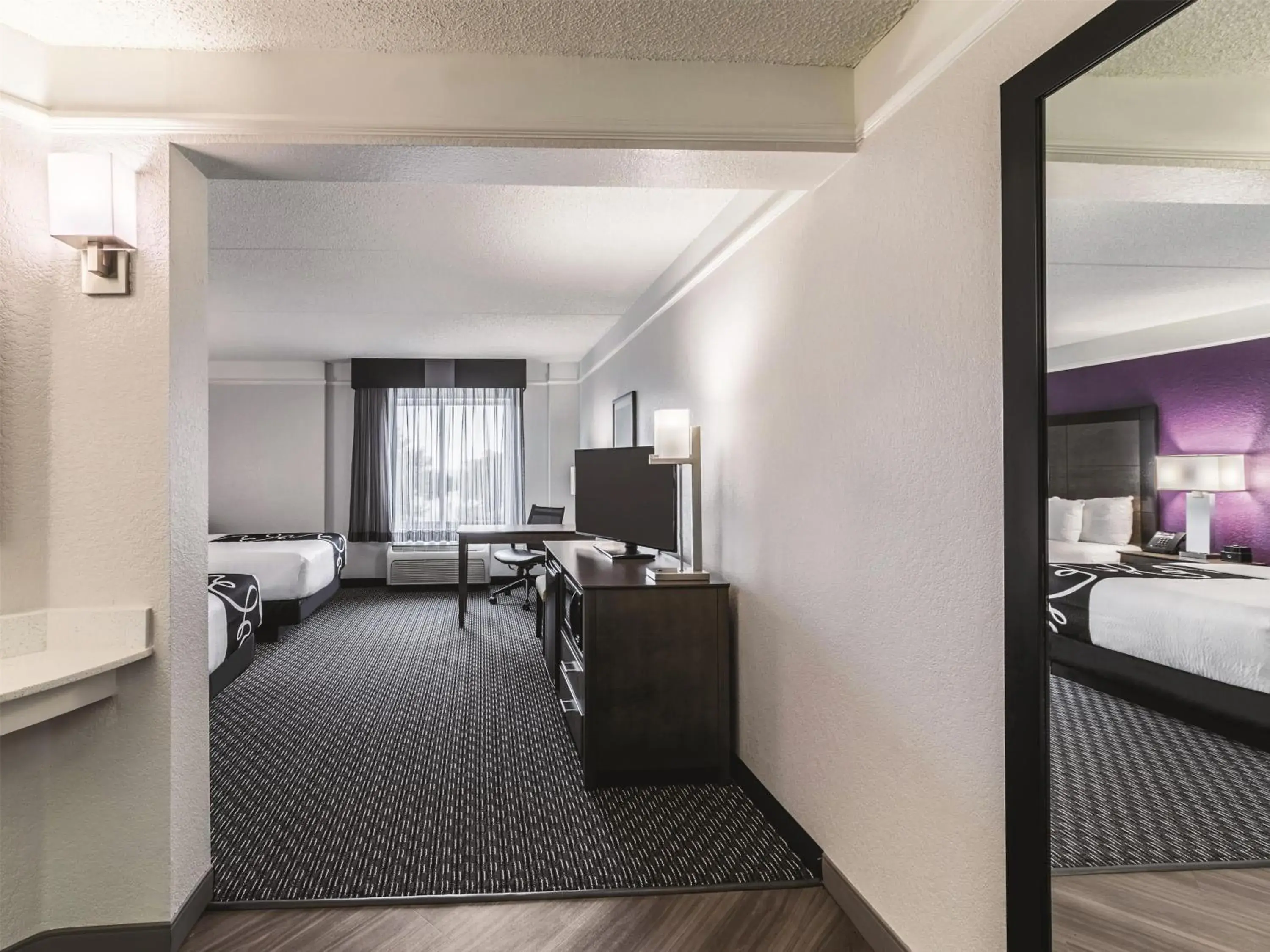 Photo of the whole room, Bed in La Quinta by Wyndham Austin Airport Photo of the whole room, Bed in La Quinta by Wyndham Austin Airport