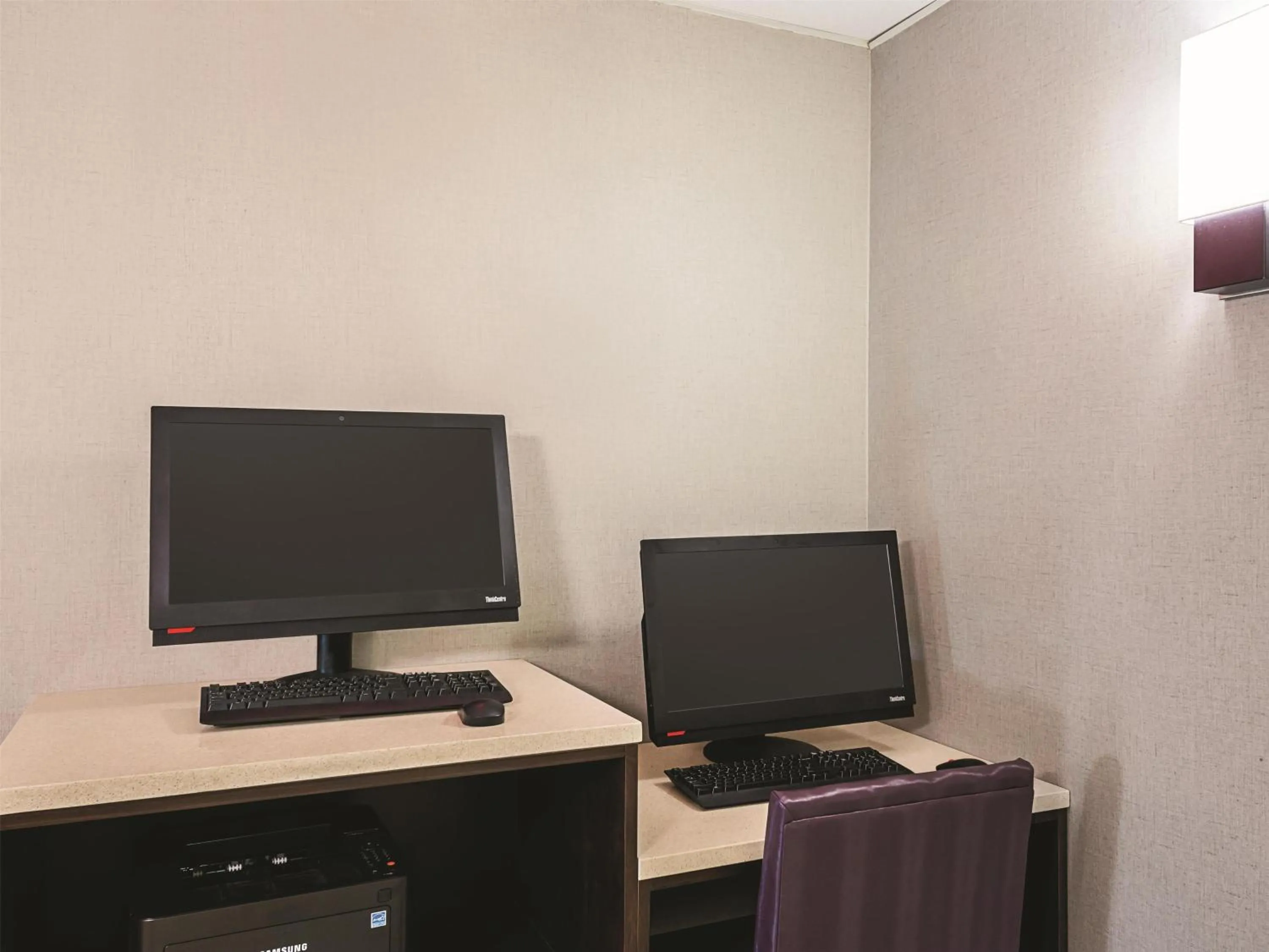 Business facilities in La Quinta by Wyndham Austin Airport