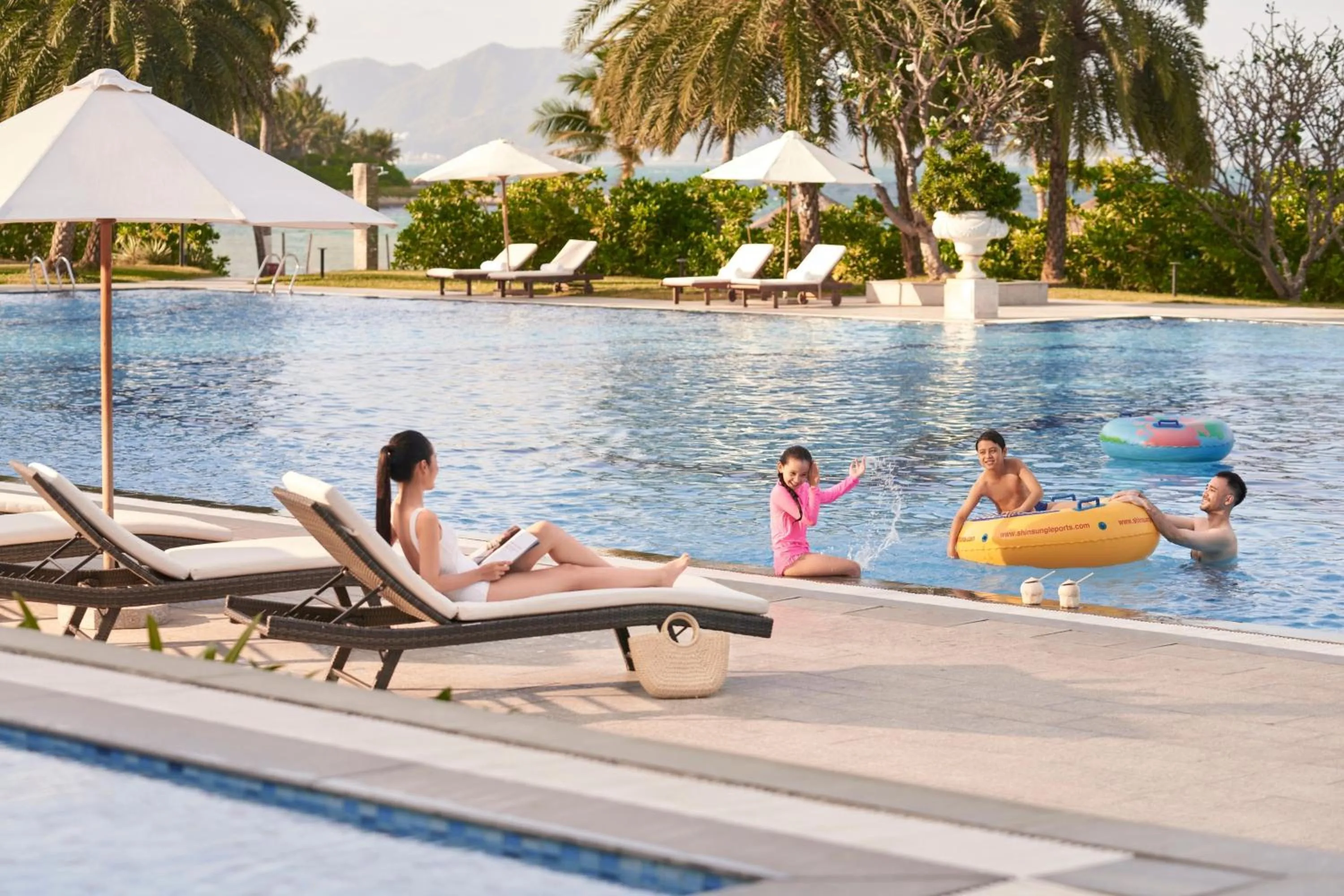 Swimming pool in Nha Trang Marriott Resort & Spa, Hon Tre Island