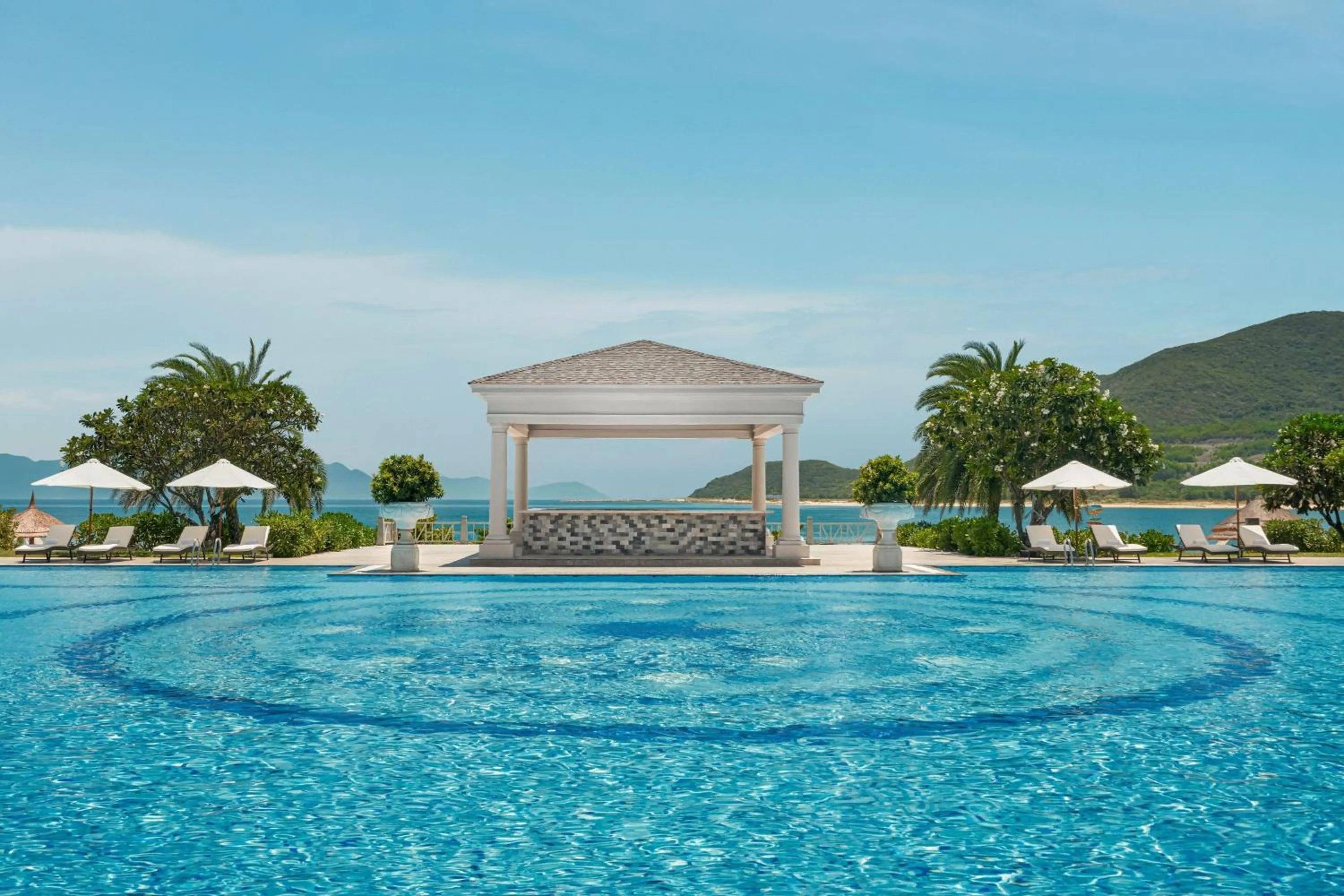 Lounge or bar in Nha Trang Marriott Resort & Spa, Hon Tre Island