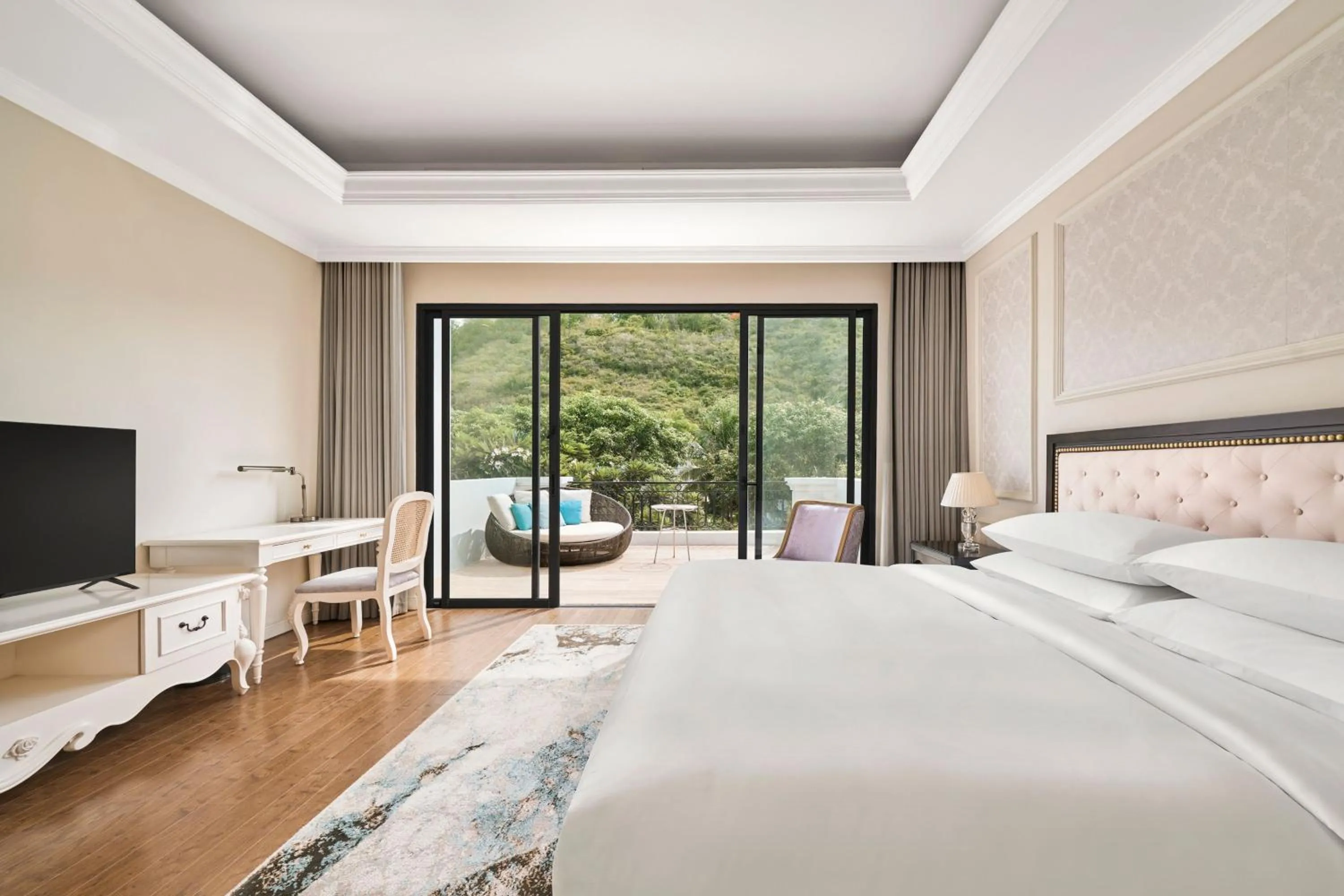 Bedroom, Bed in Nha Trang Marriott Resort & Spa, Hon Tre Island