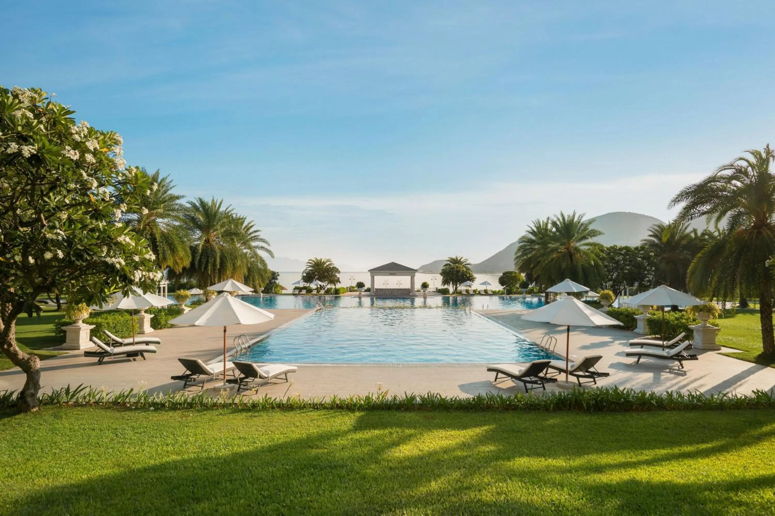 Swimming pool in Nha Trang Marriott Resort & Spa, Hon Tre Island