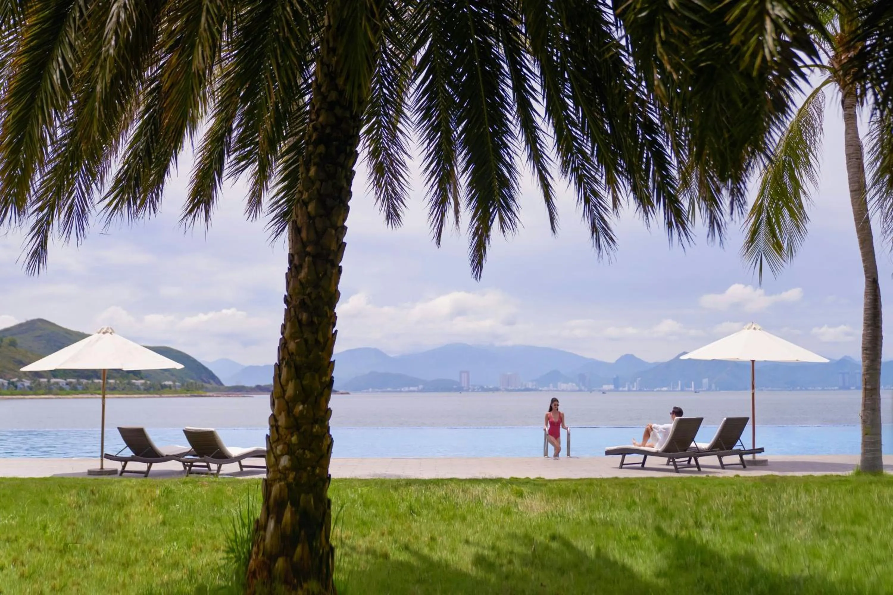Swimming pool in Nha Trang Marriott Resort & Spa, Hon Tre Island