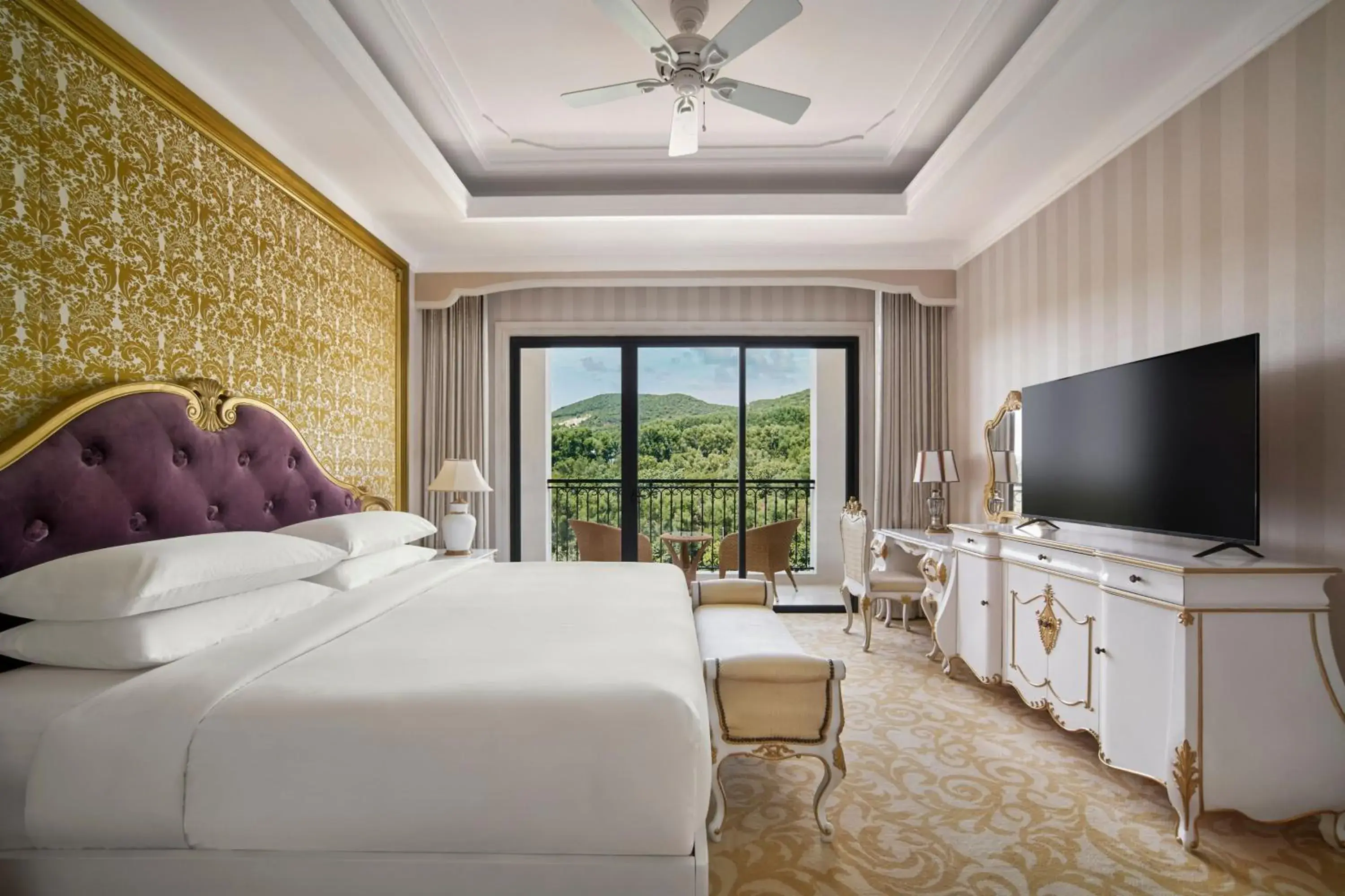 Executive Suite, Garden view with Balcony in Nha Trang Marriott Resort & Spa, Hon Tre Island Executive Suite, Garden view with Balcony in Nha Trang Marriott Resort & Spa, Hon Tre Island