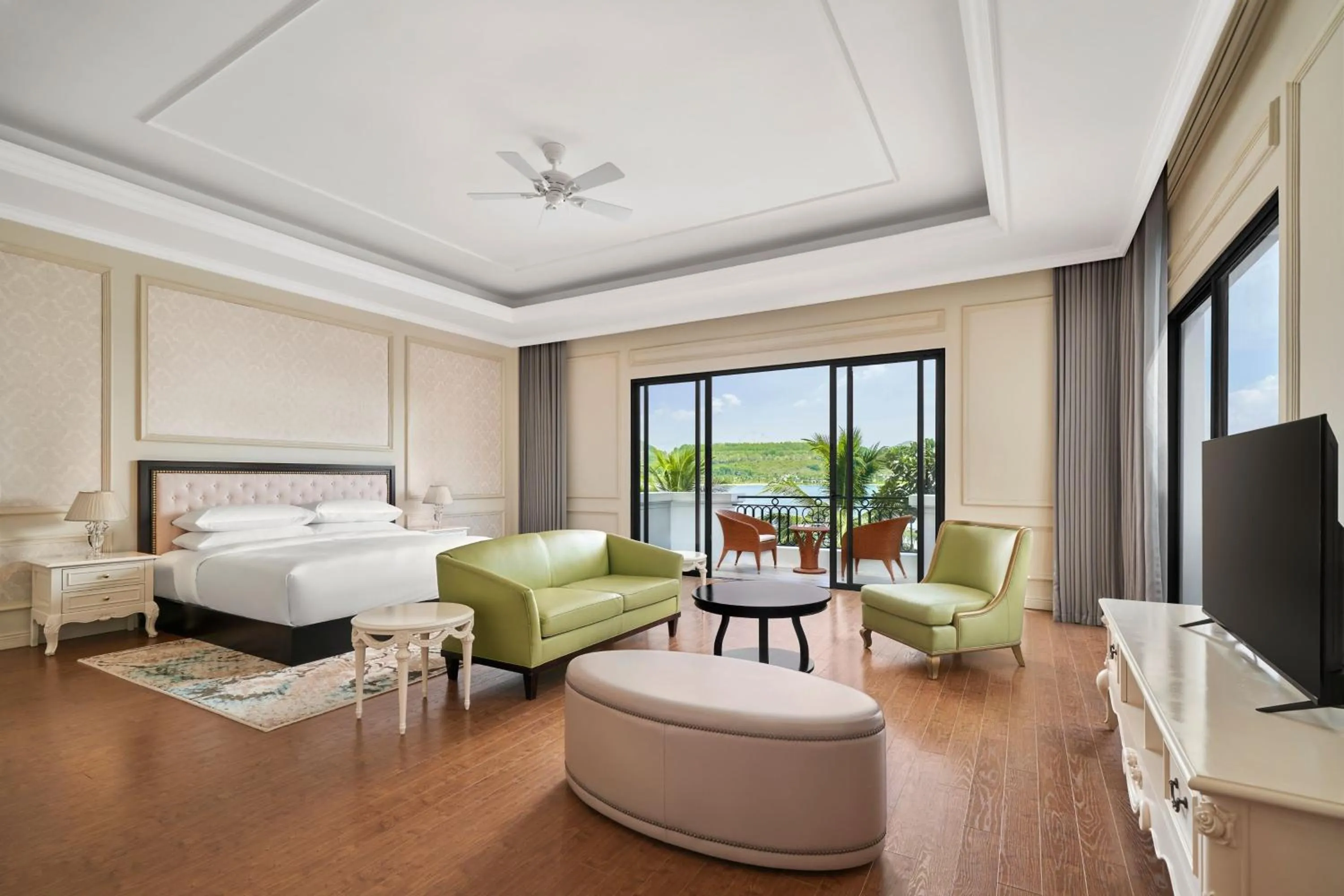 Bedroom, Bed in Nha Trang Marriott Resort & Spa, Hon Tre Island