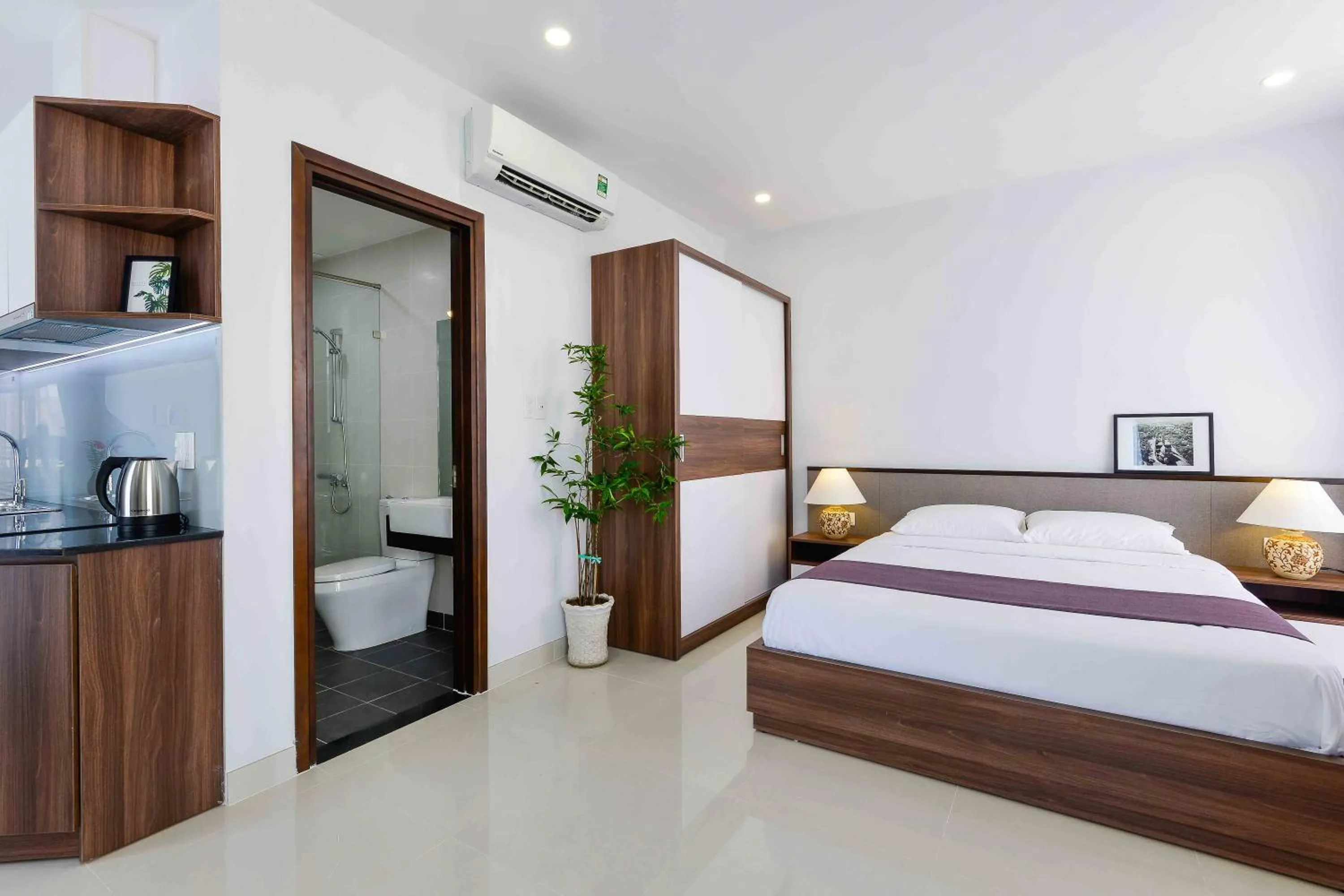 Photo of the whole room, Bed in The Spring House