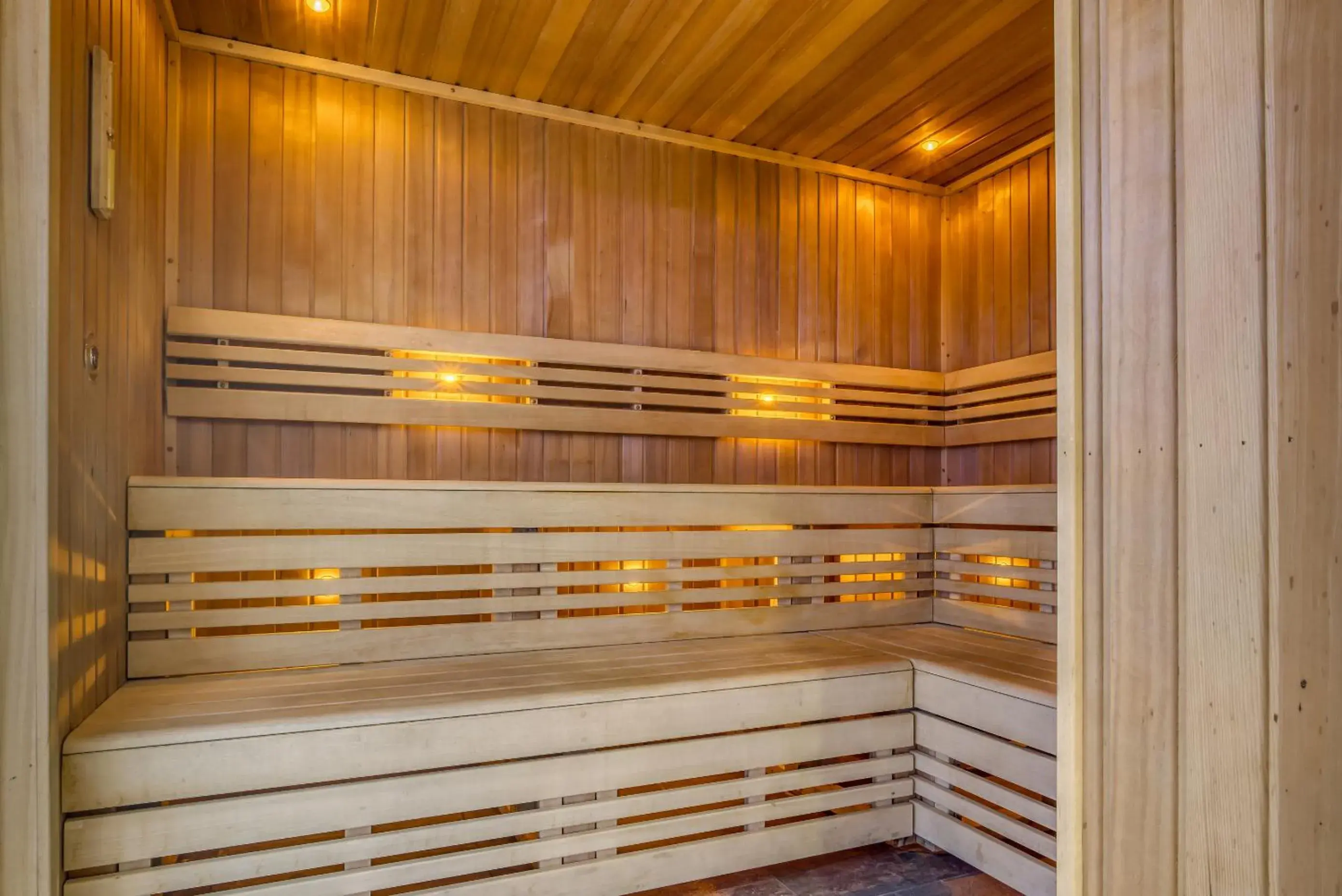 Spa and wellness centre/facilities in The Wood Norton Spa and wellness centre/facilities in The Wood Norton