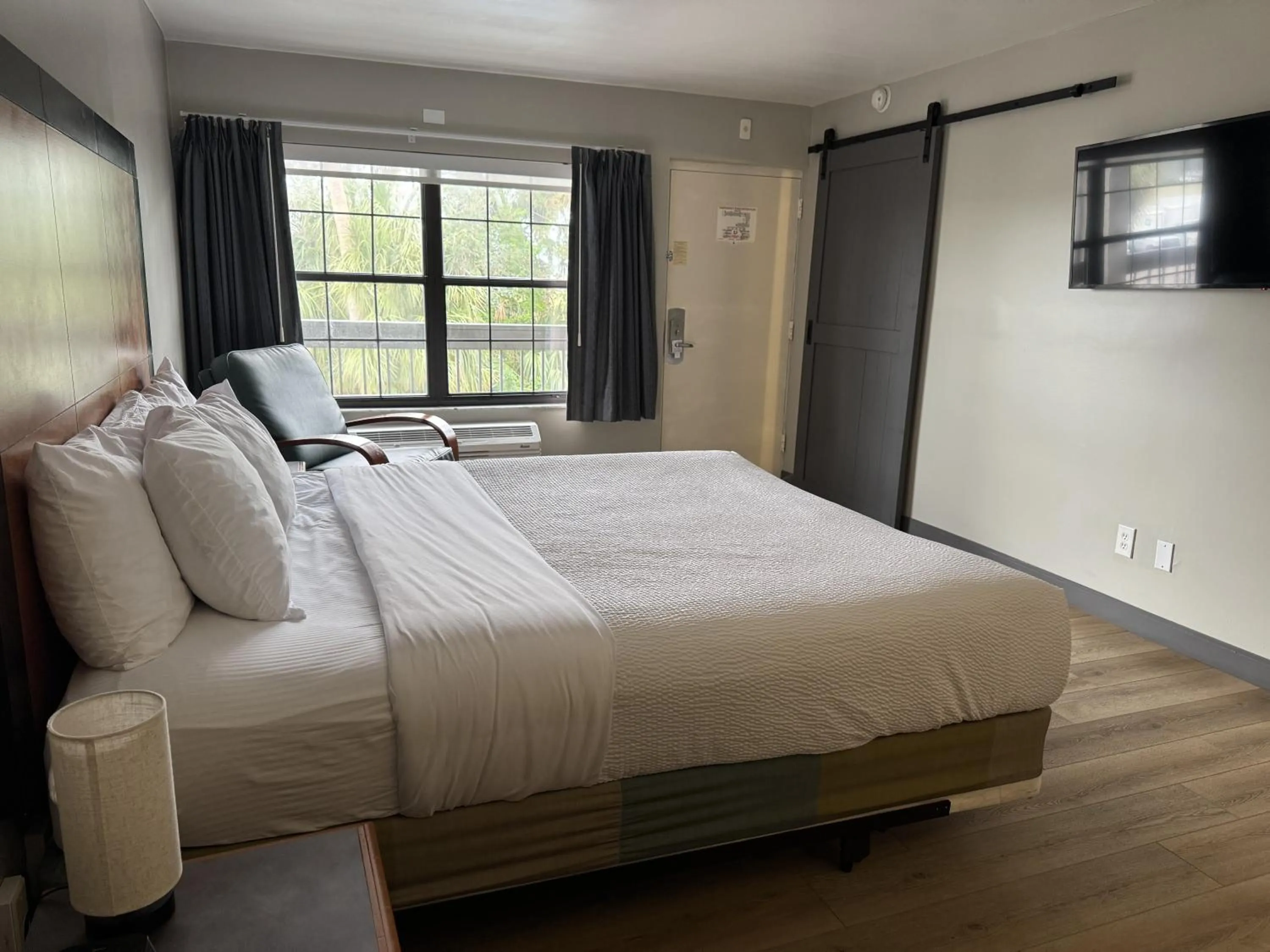 Bed in La Quinta Inn Tampa Airport Stadium Westshore