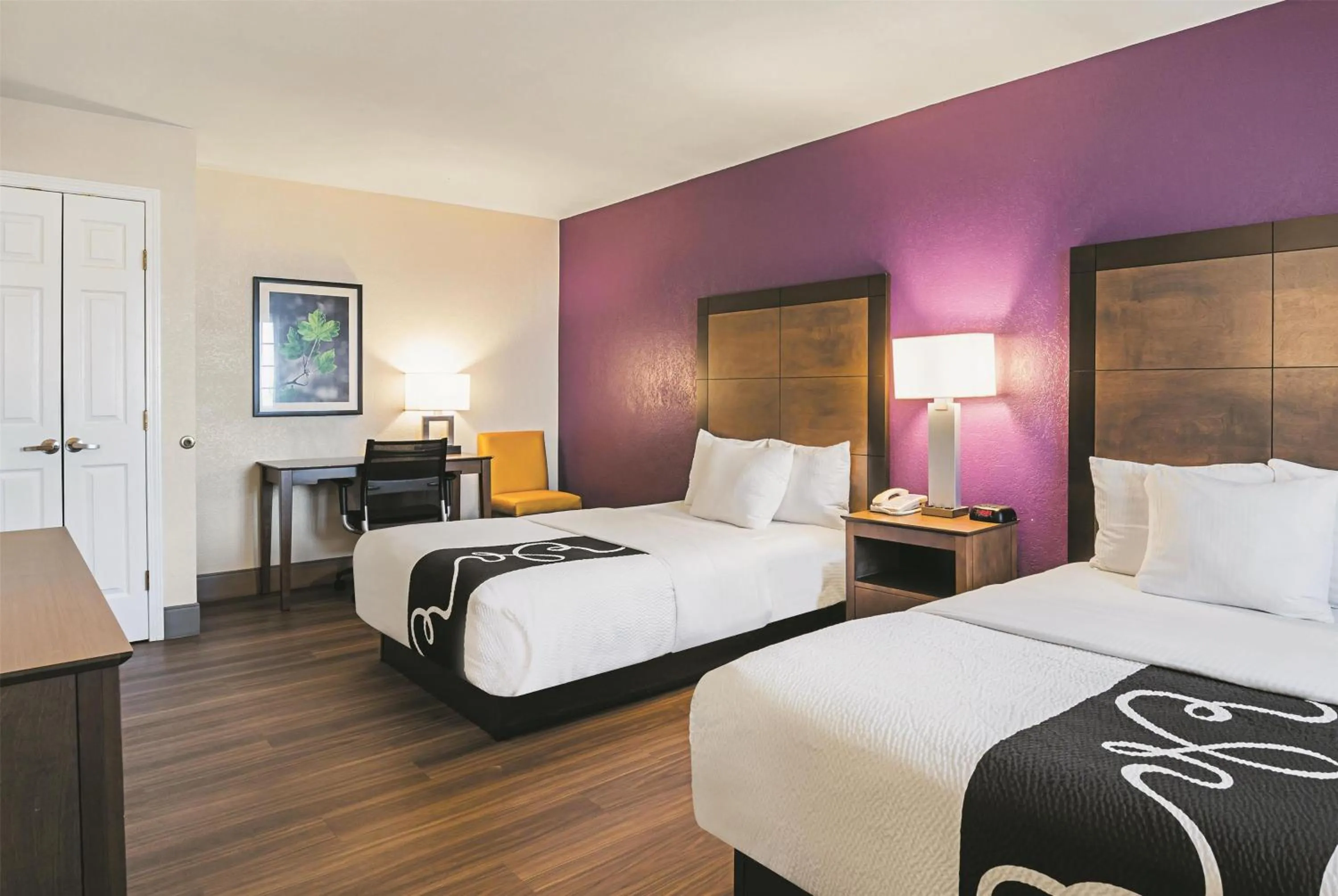 Photo of the whole room, Bed in Wingate by Wyndham Galveston Beachfront at the Seawall