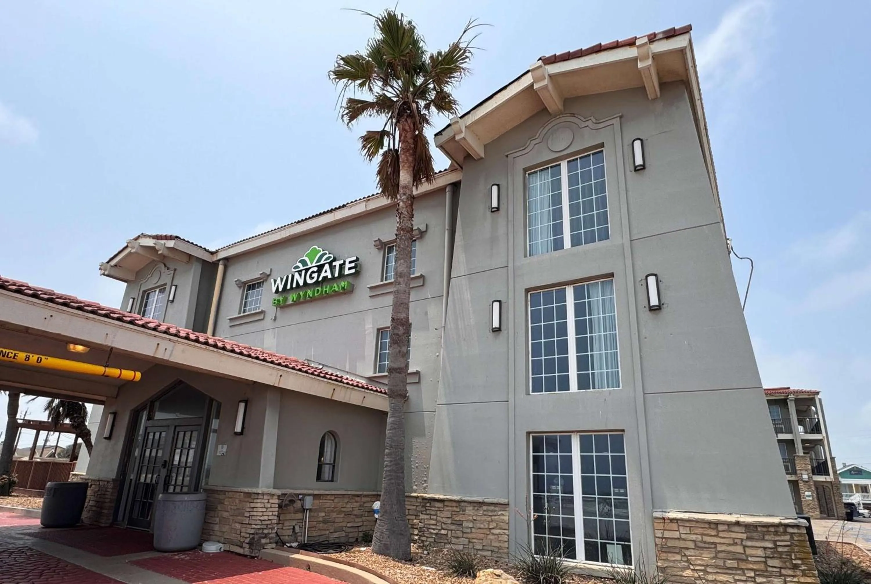Property building in Wingate by Wyndham Galveston Beachfront at the Seawall