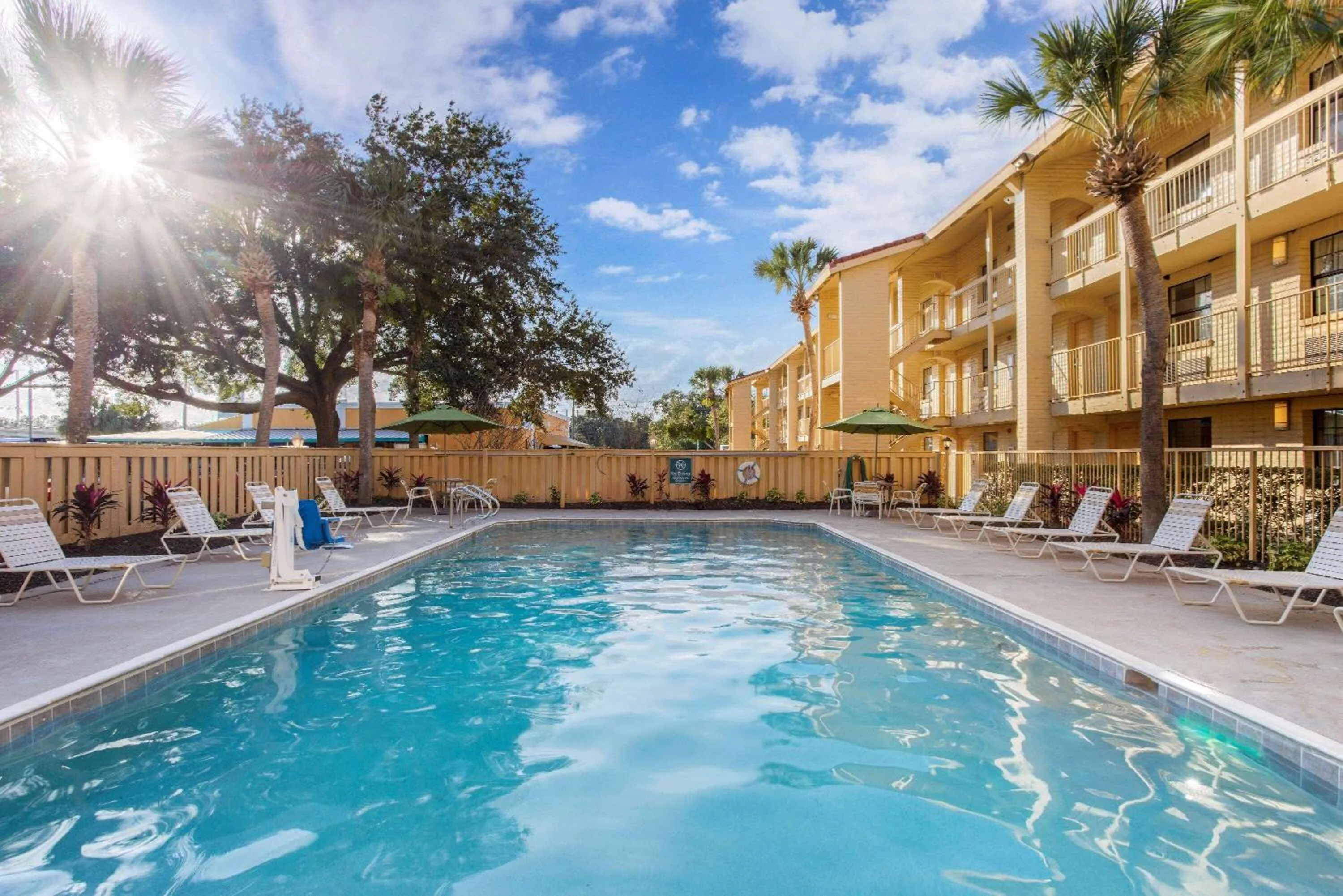 Pool view in La Quinta Inn by Wyndham Orlando Airport West
