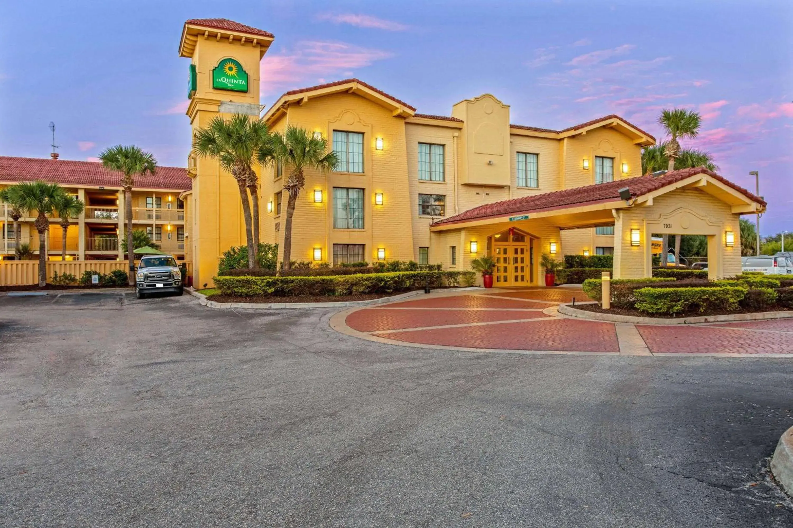 Property building in La Quinta Inn by Wyndham Orlando Airport West Property building in La Quinta Inn by Wyndham Orlando Airport West
