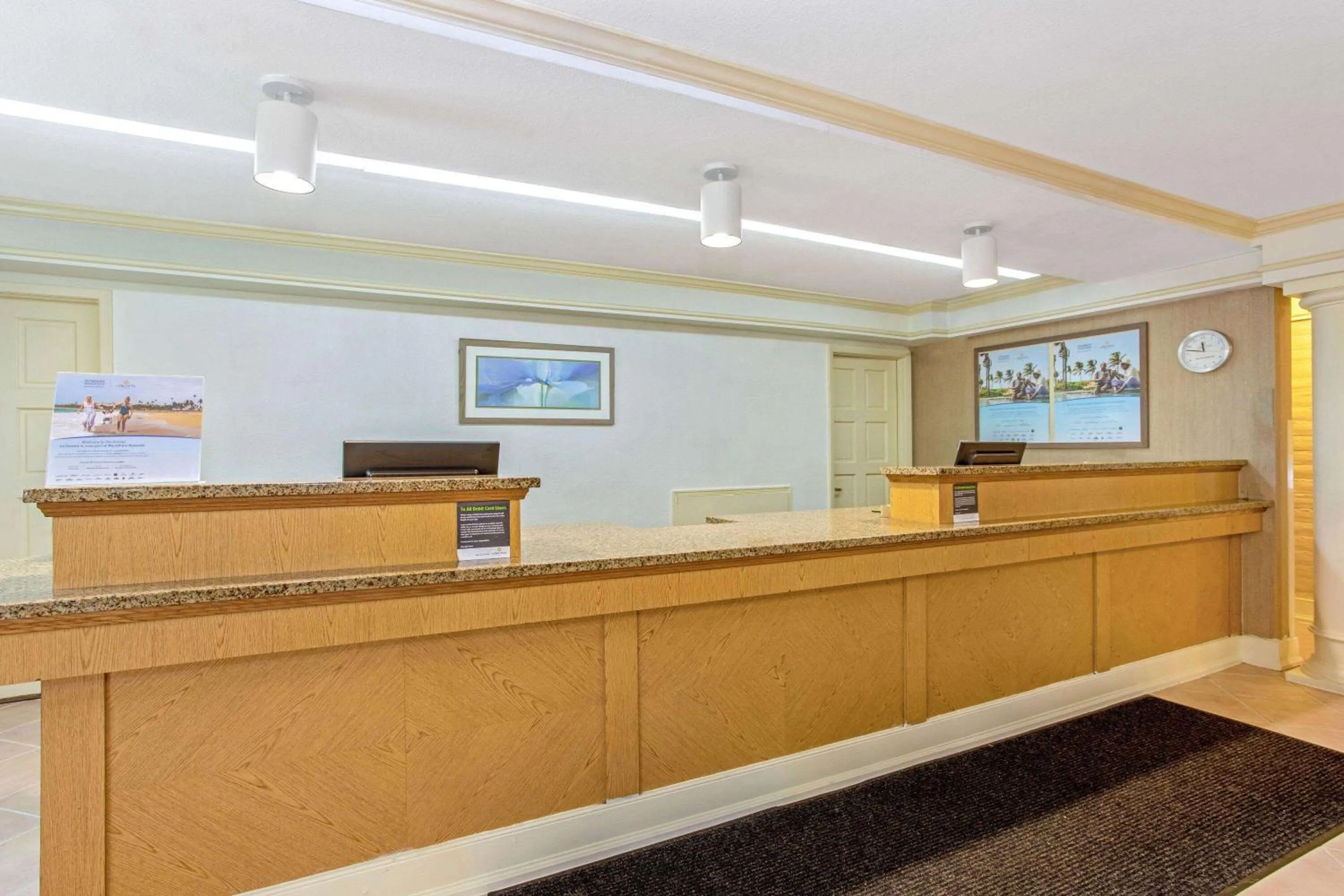 Lobby or reception in La Quinta Inn by Wyndham Orlando Airport West