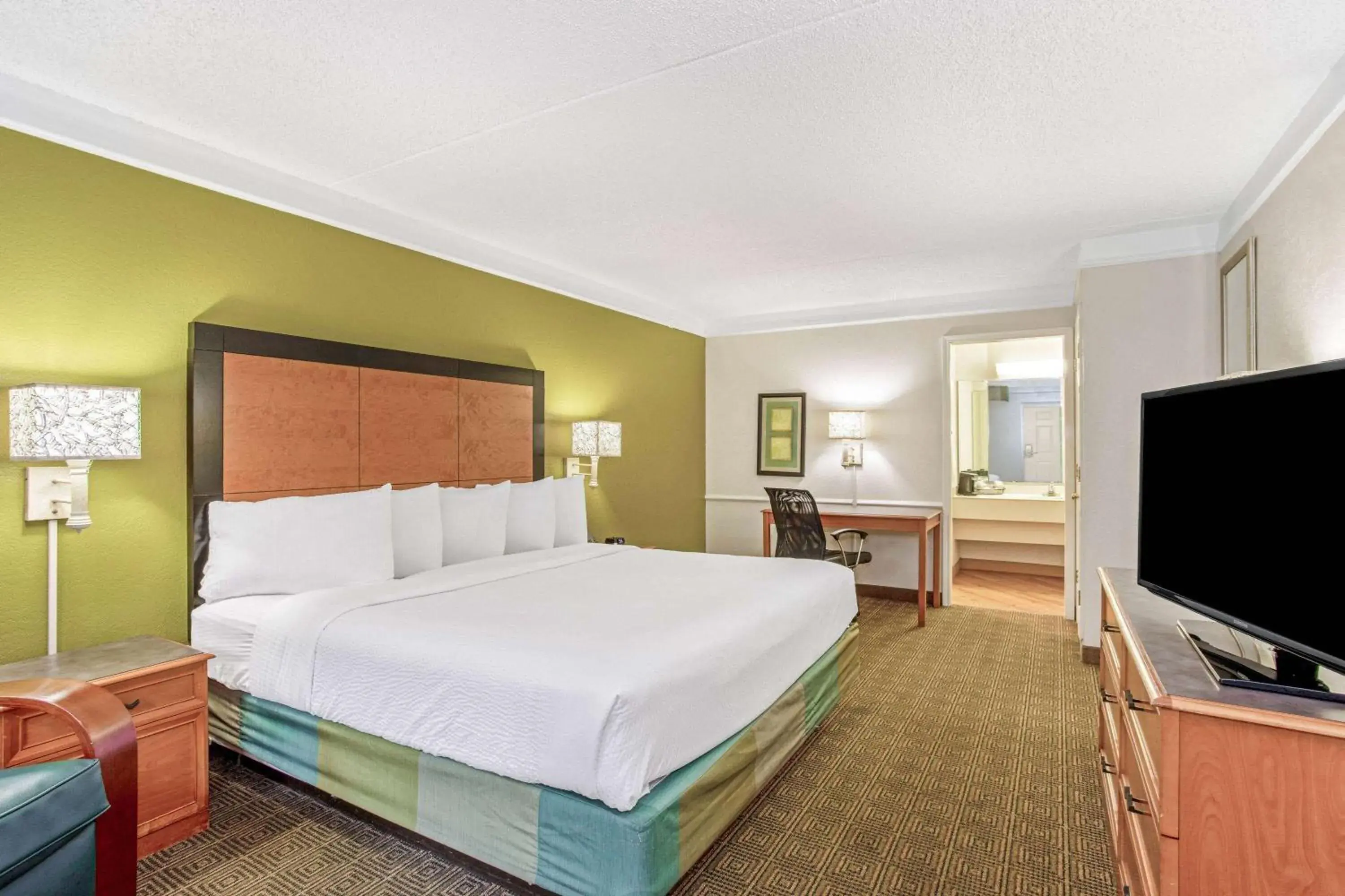 King Room in La Quinta Inn by Wyndham Orlando Airport West King Room in La Quinta Inn by Wyndham Orlando Airport West