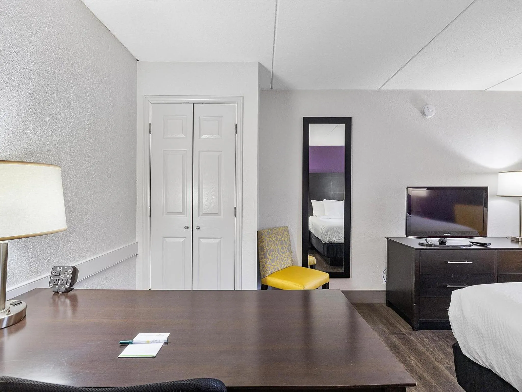 Bed in La Quinta Inn by Wyndham Miami Airport North