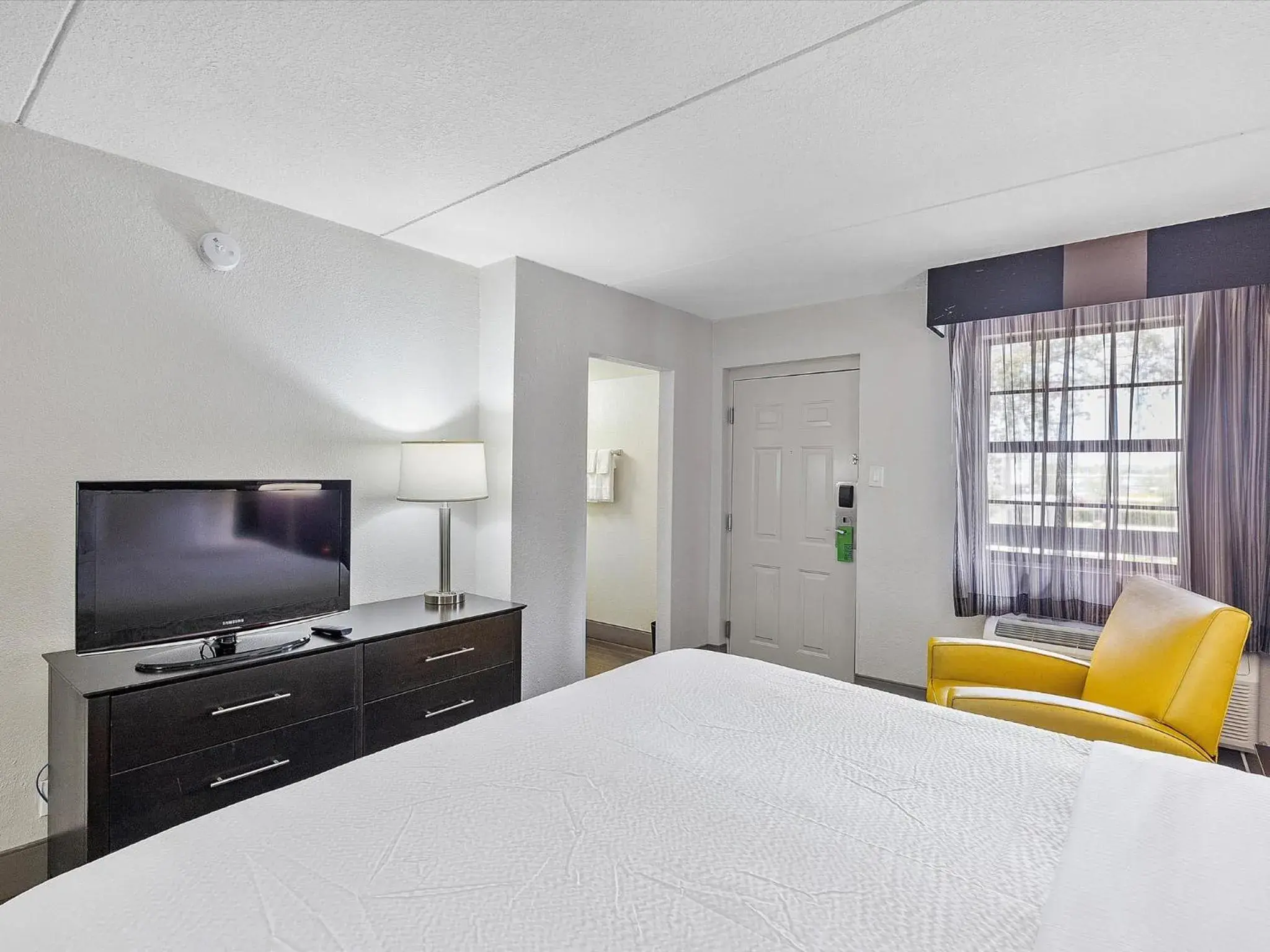 Bed in La Quinta Inn by Wyndham Miami Airport North Bed in La Quinta Inn by Wyndham Miami Airport North