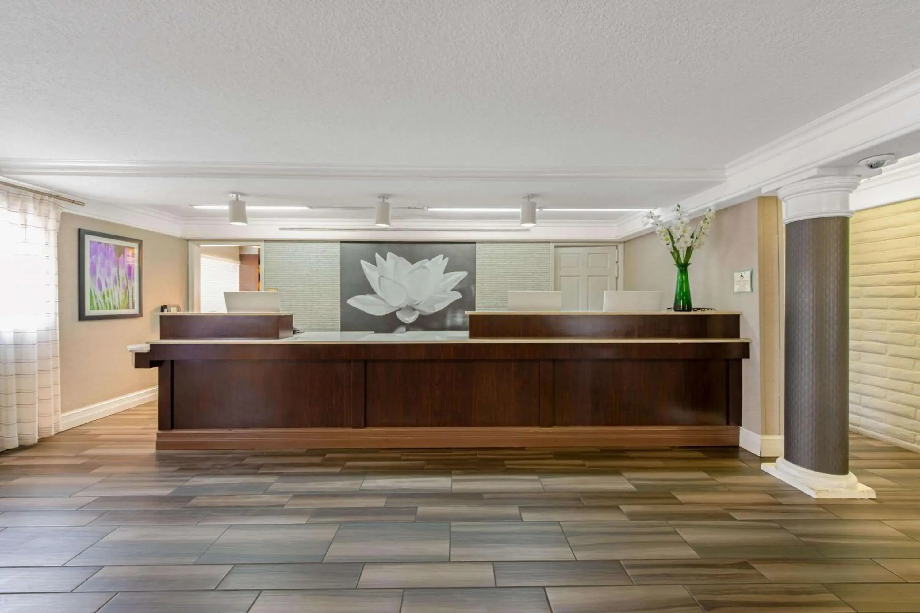 Lobby or reception in La Quinta Inn by Wyndham Miami Airport North Lobby or reception in La Quinta Inn by Wyndham Miami Airport North