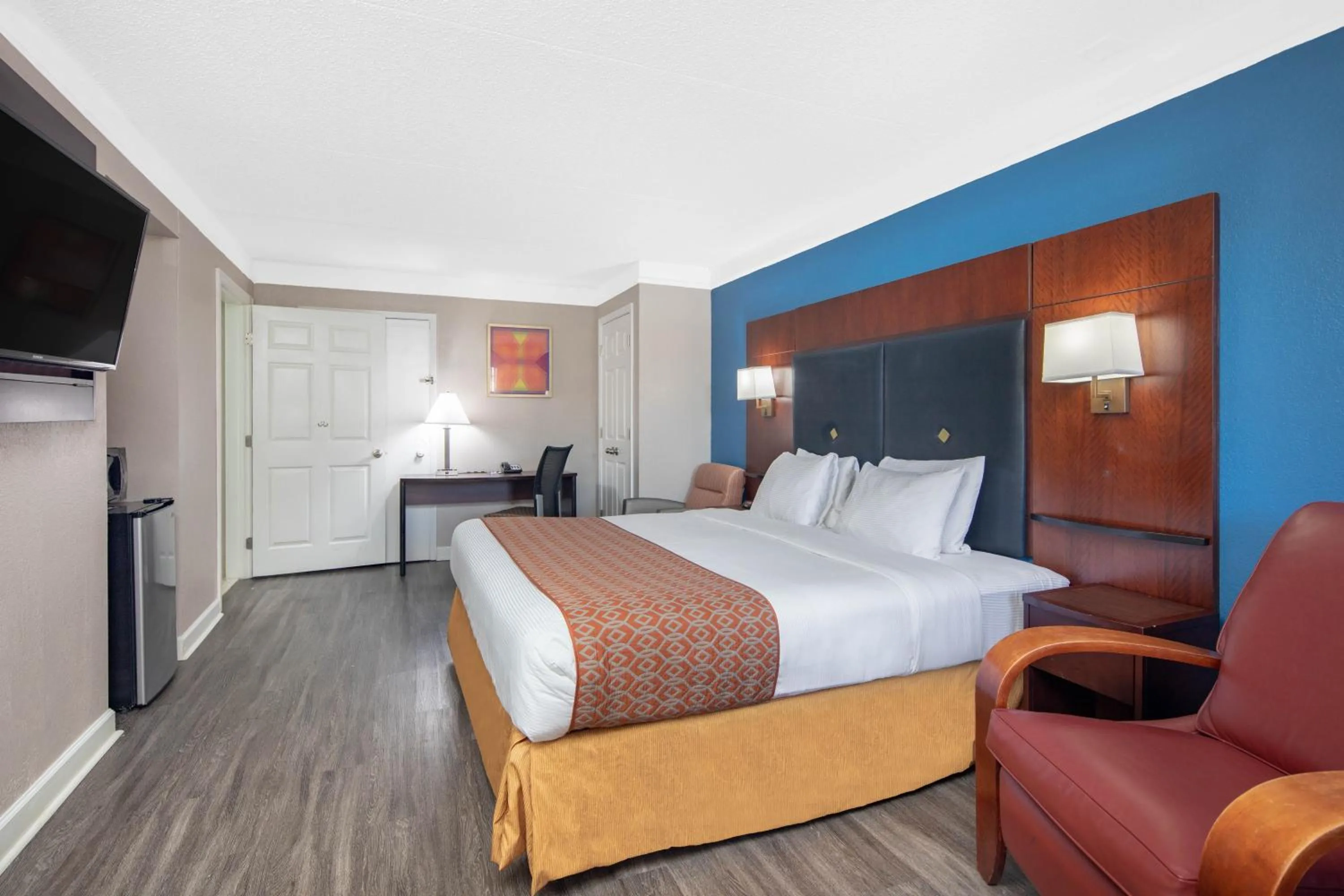 Photo of the whole room, Bed in Budget Inn & Suite Atlanta Marietta Stadium