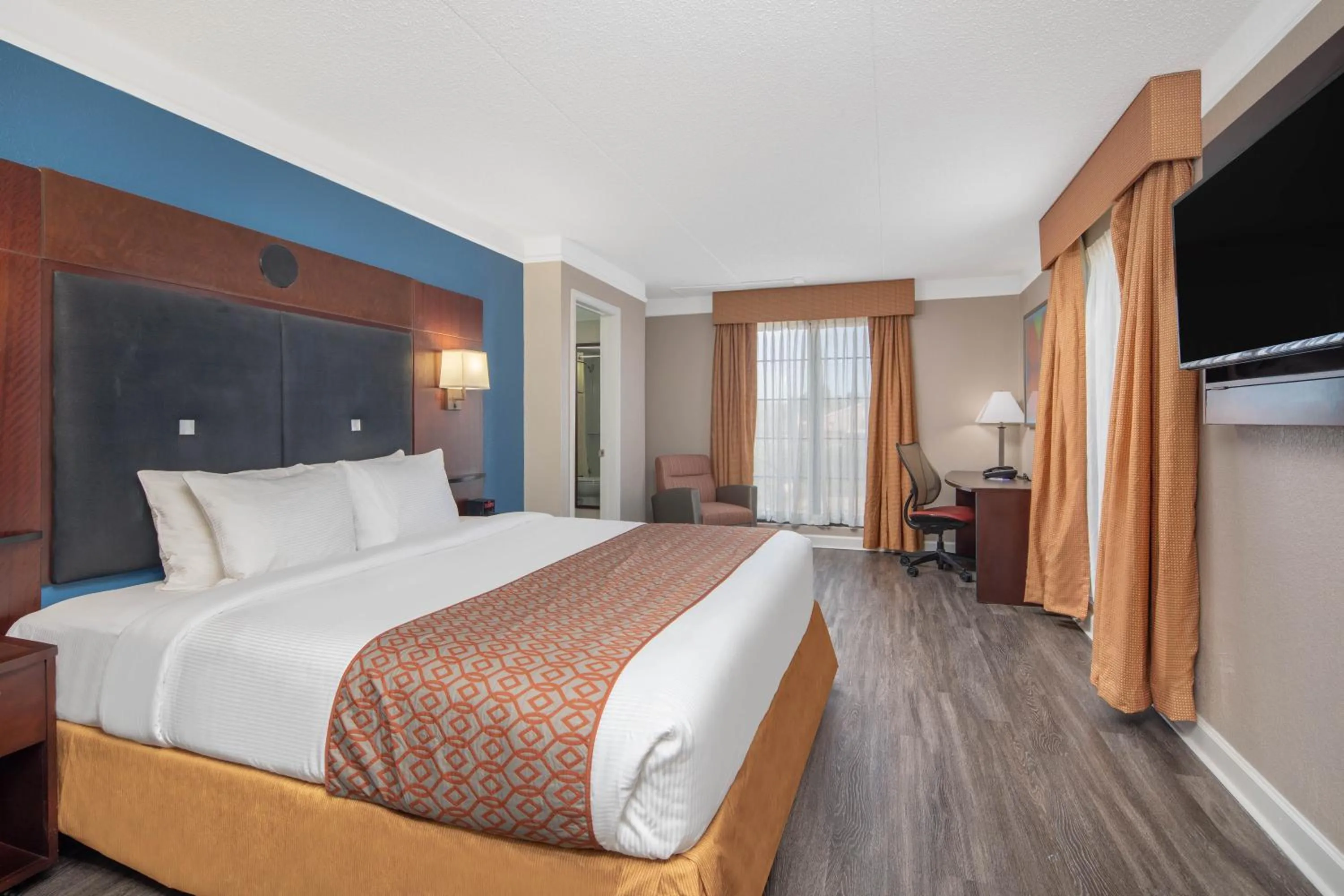 Photo of the whole room, Bed in Budget Inn & Suite Atlanta Marietta Stadium