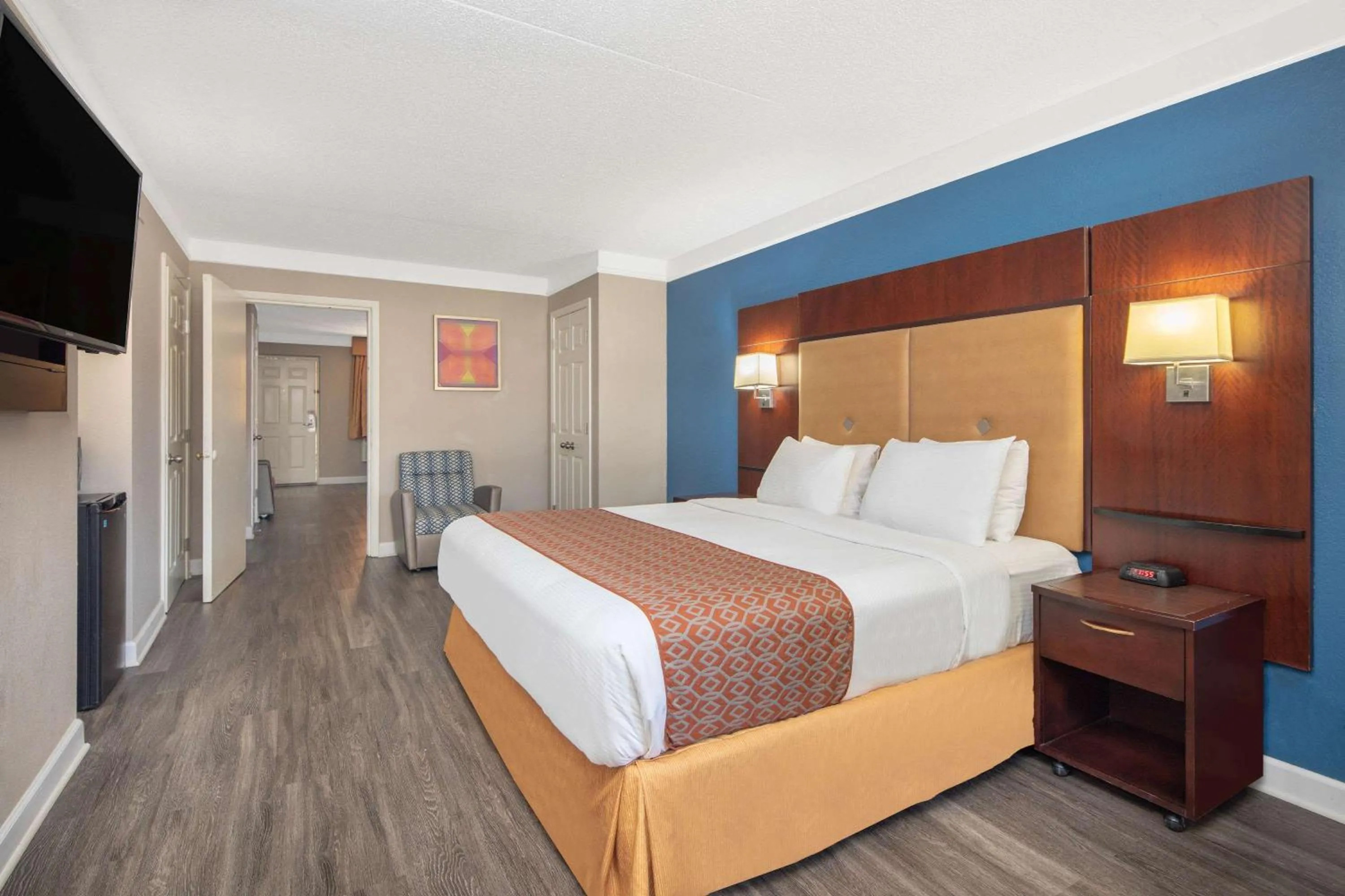Photo of the whole room, Bed in Budget Inn & Suite Atlanta Marietta Stadium