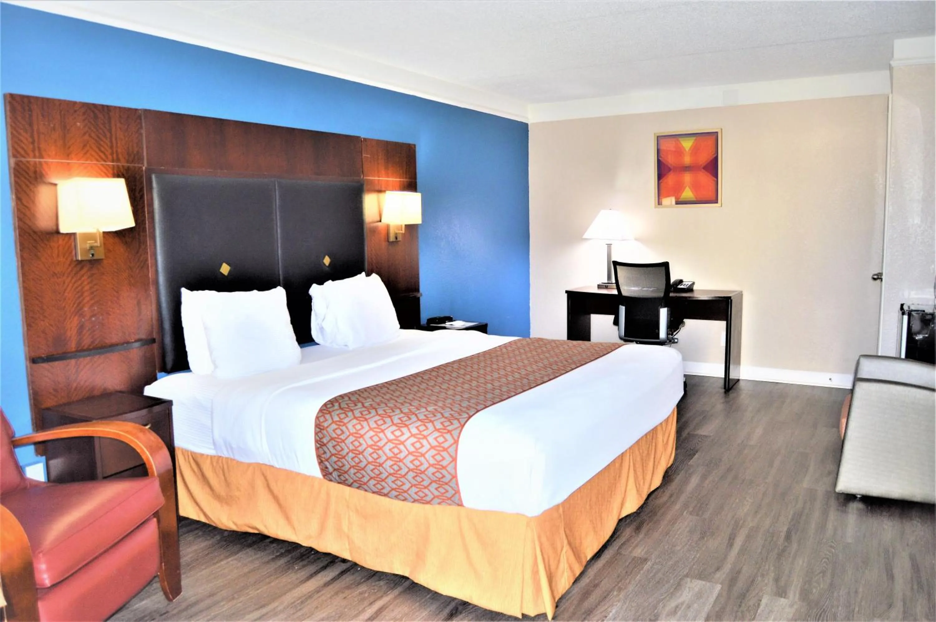 Photo of the whole room, Bed in Budget Inn & Suite Atlanta Marietta Stadium