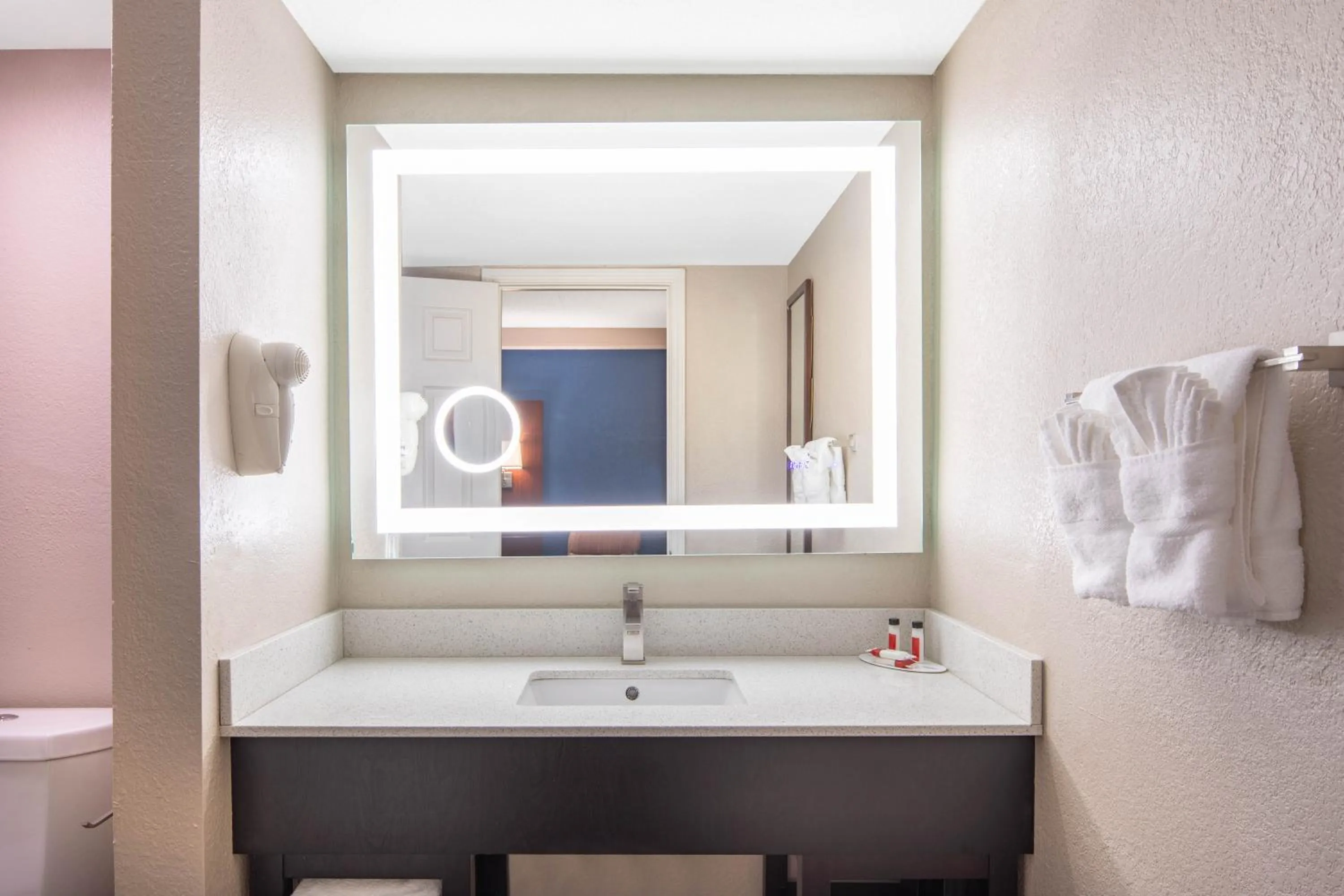 Bathroom in Budget Inn & Suite Atlanta Marietta Stadium