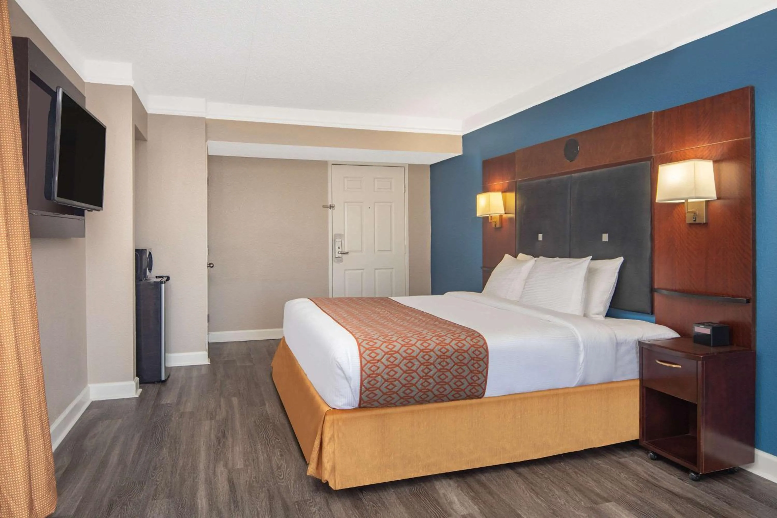 Photo of the whole room, Bed in Budget Inn & Suite Atlanta Marietta Stadium