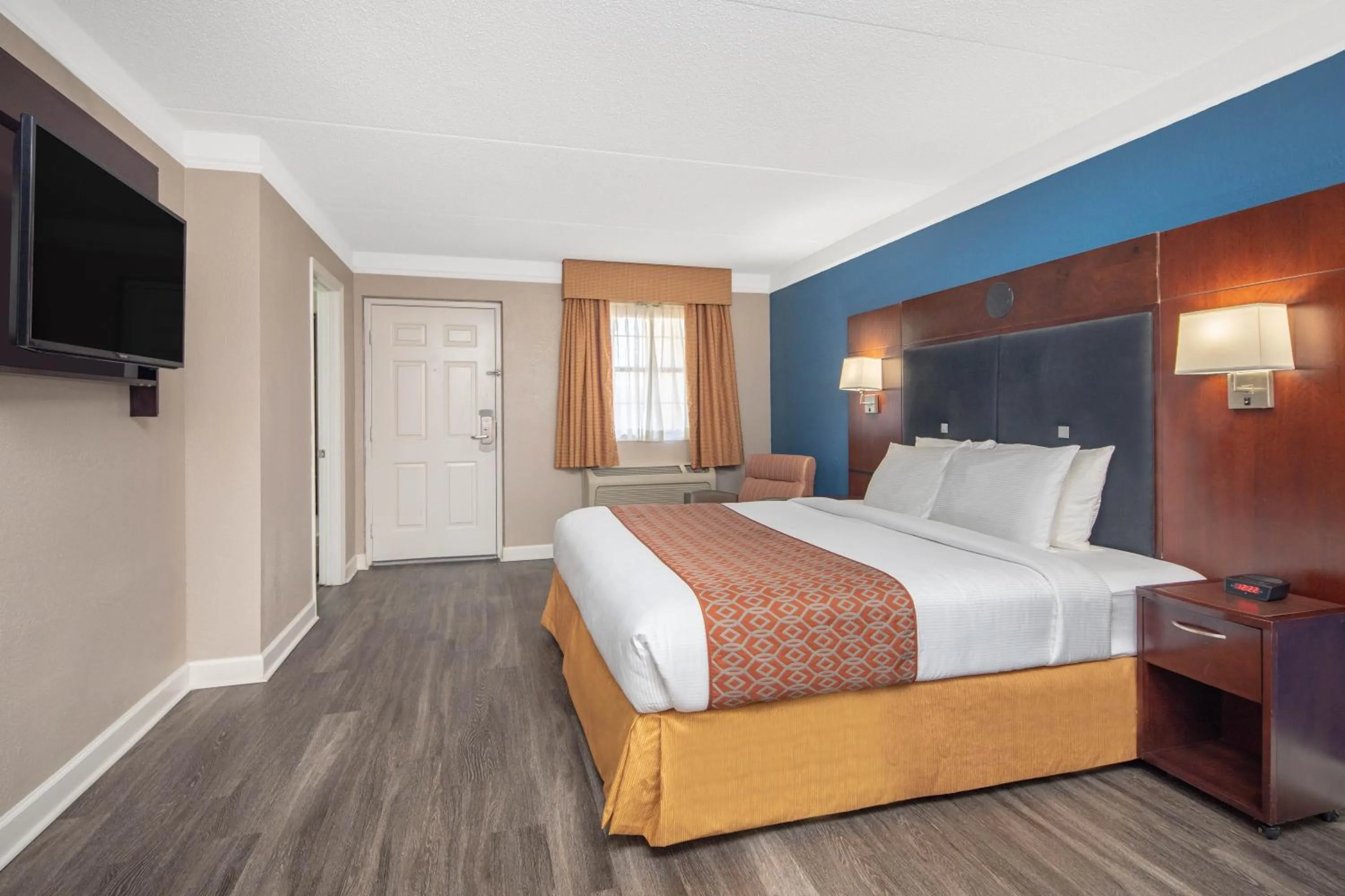 Photo of the whole room, Bed in Budget Inn & Suite Atlanta Marietta Stadium
