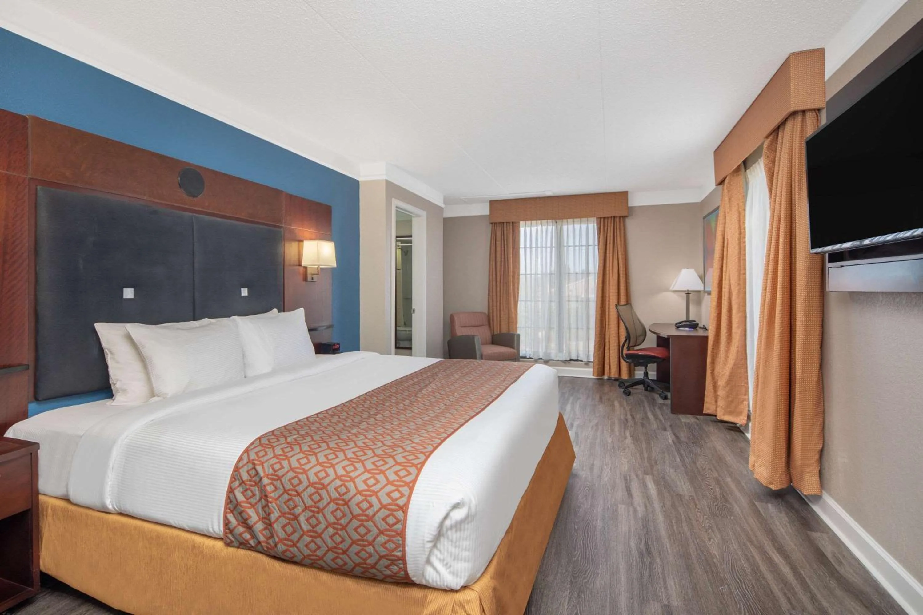 Photo of the whole room, Bed in Budget Inn & Suite Atlanta Marietta Stadium