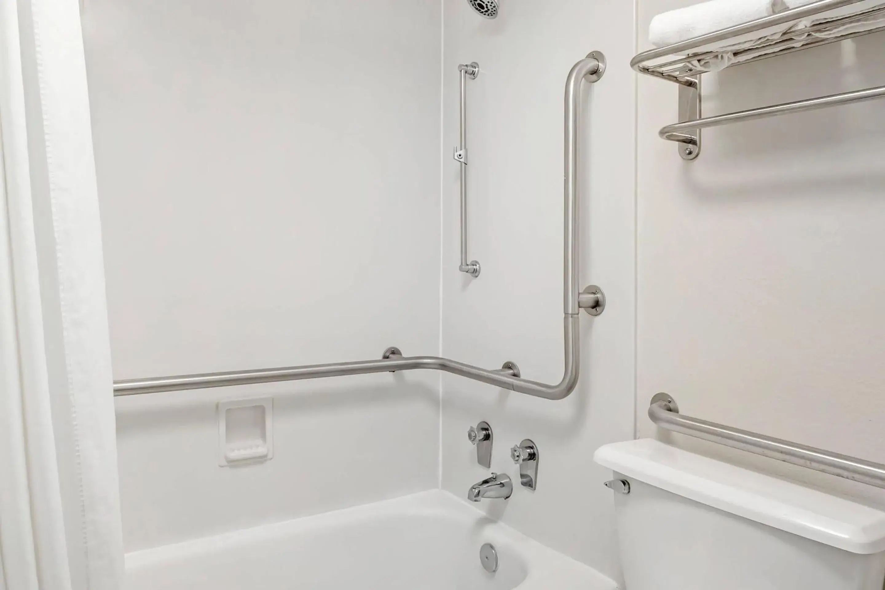 Bedroom in Quality Inn & Suites North Charleston - Ashley Phosphate Bedroom in Quality Inn & Suites North Charleston - Ashley Phosphate