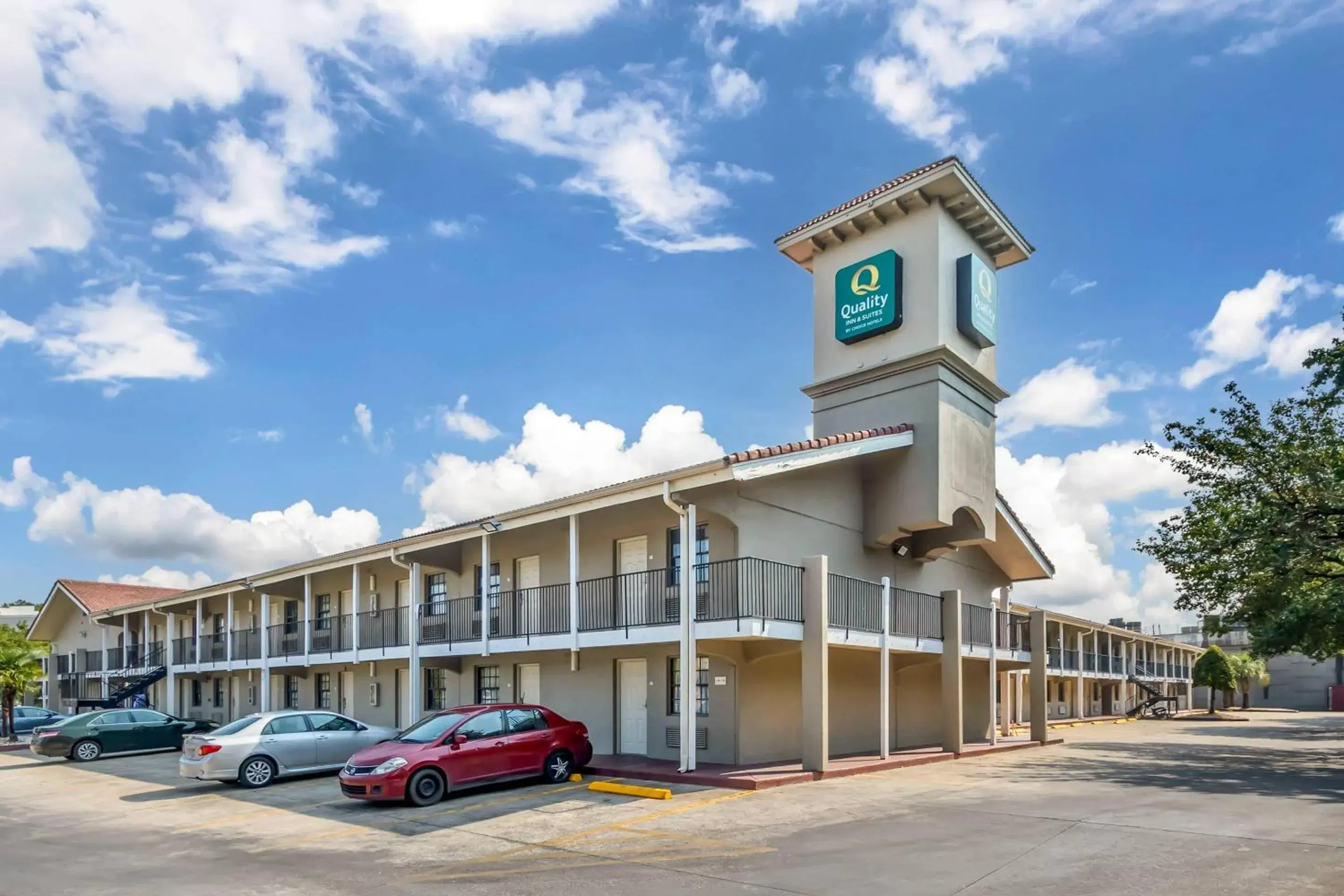 Property building in Quality Inn & Suites North Charleston - Ashley Phosphate Property building in Quality Inn & Suites North Charleston - Ashley Phosphate