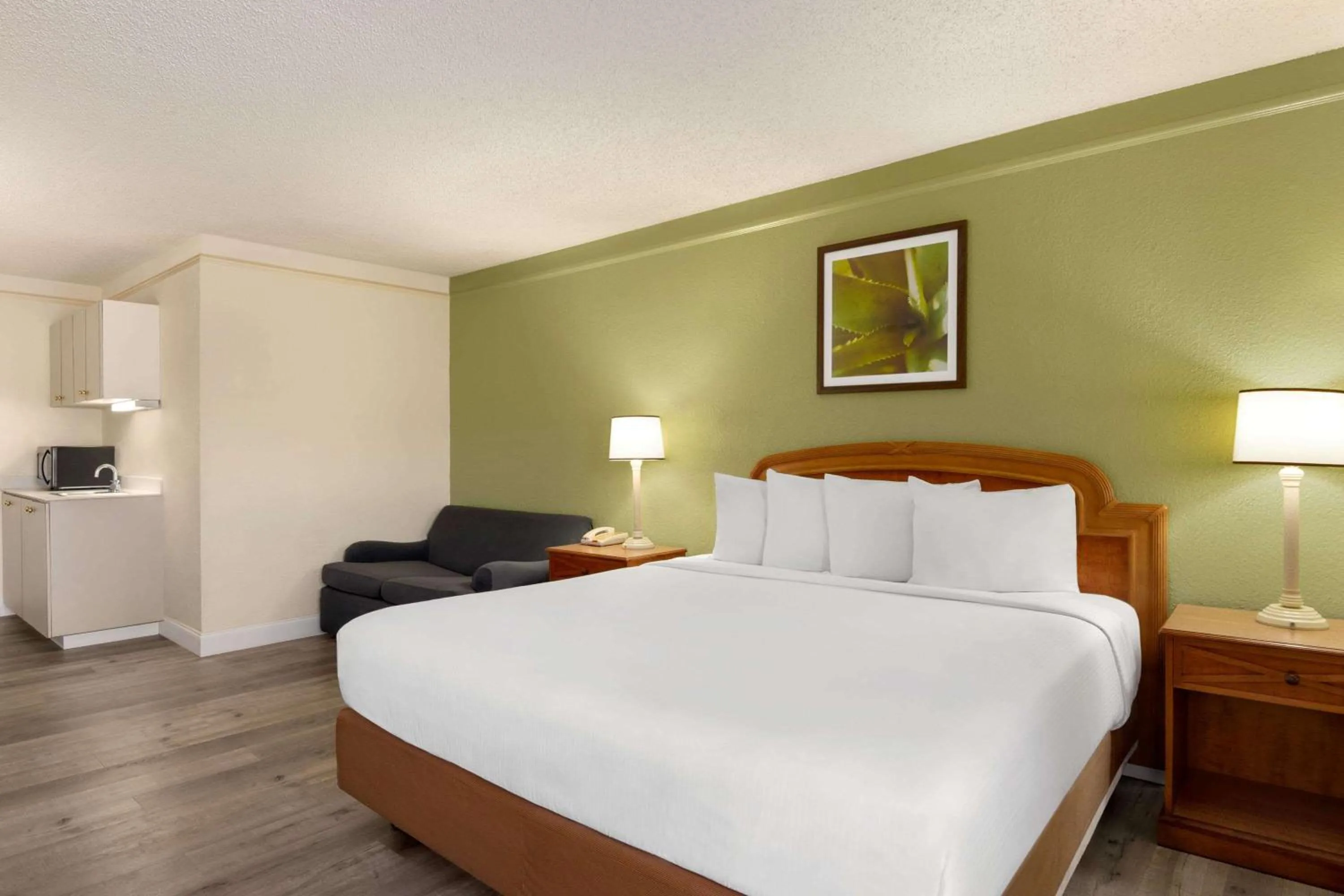Bedroom, Bed in Baymont by Wyndham Intl Speedway I-95 Daytona Beach