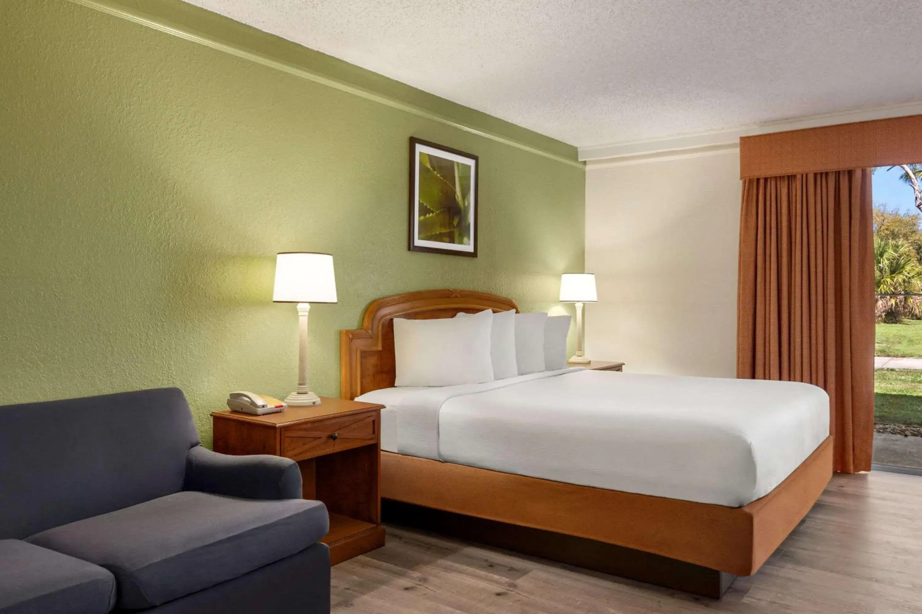 Bedroom, Bed in Baymont by Wyndham Intl Speedway I-95 Daytona Beach Bedroom, Bed in Baymont by Wyndham Intl Speedway I-95 Daytona Beach