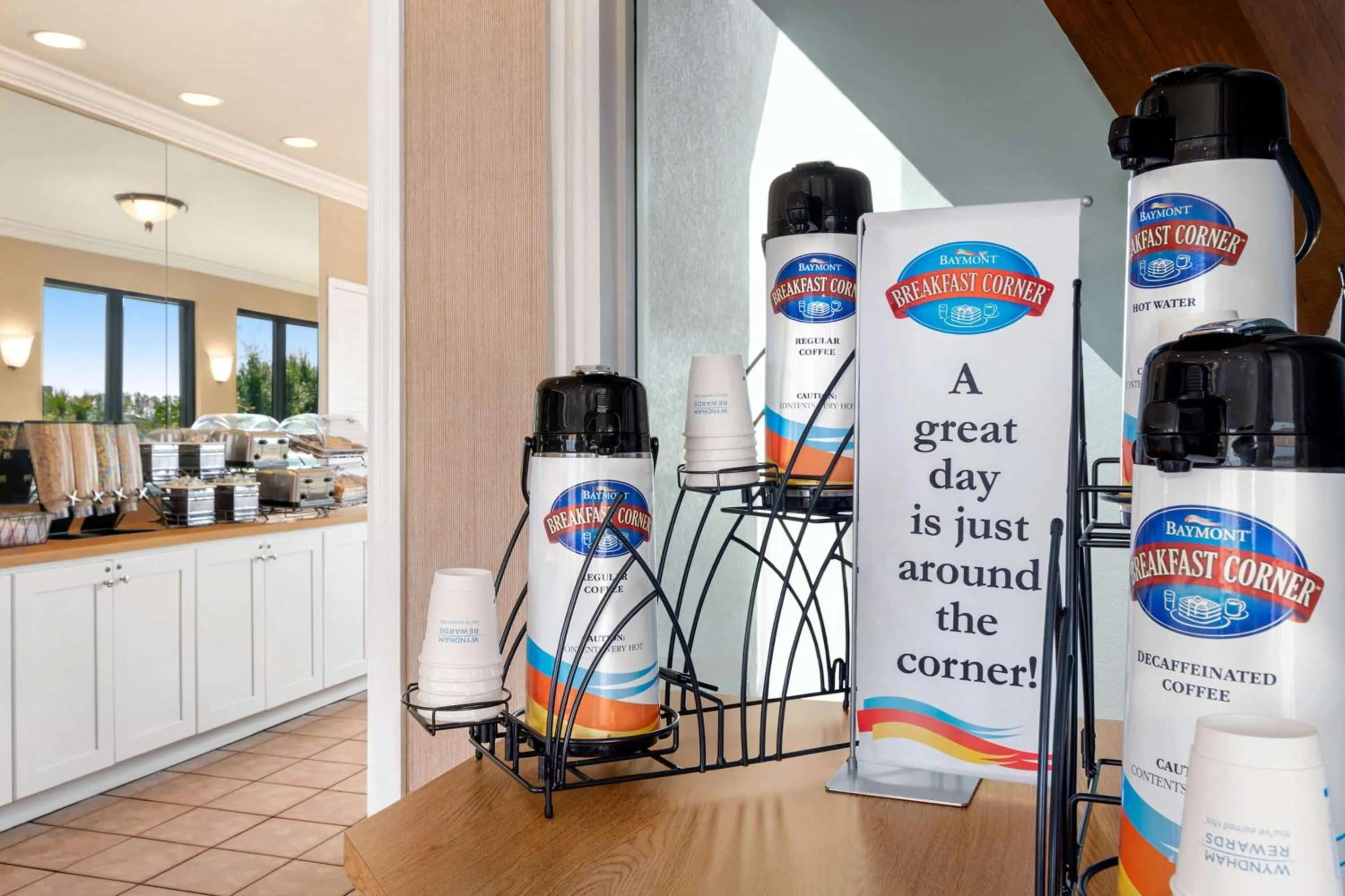 Restaurant/places to eat in Baymont by Wyndham Intl Speedway I-95 Daytona Beach