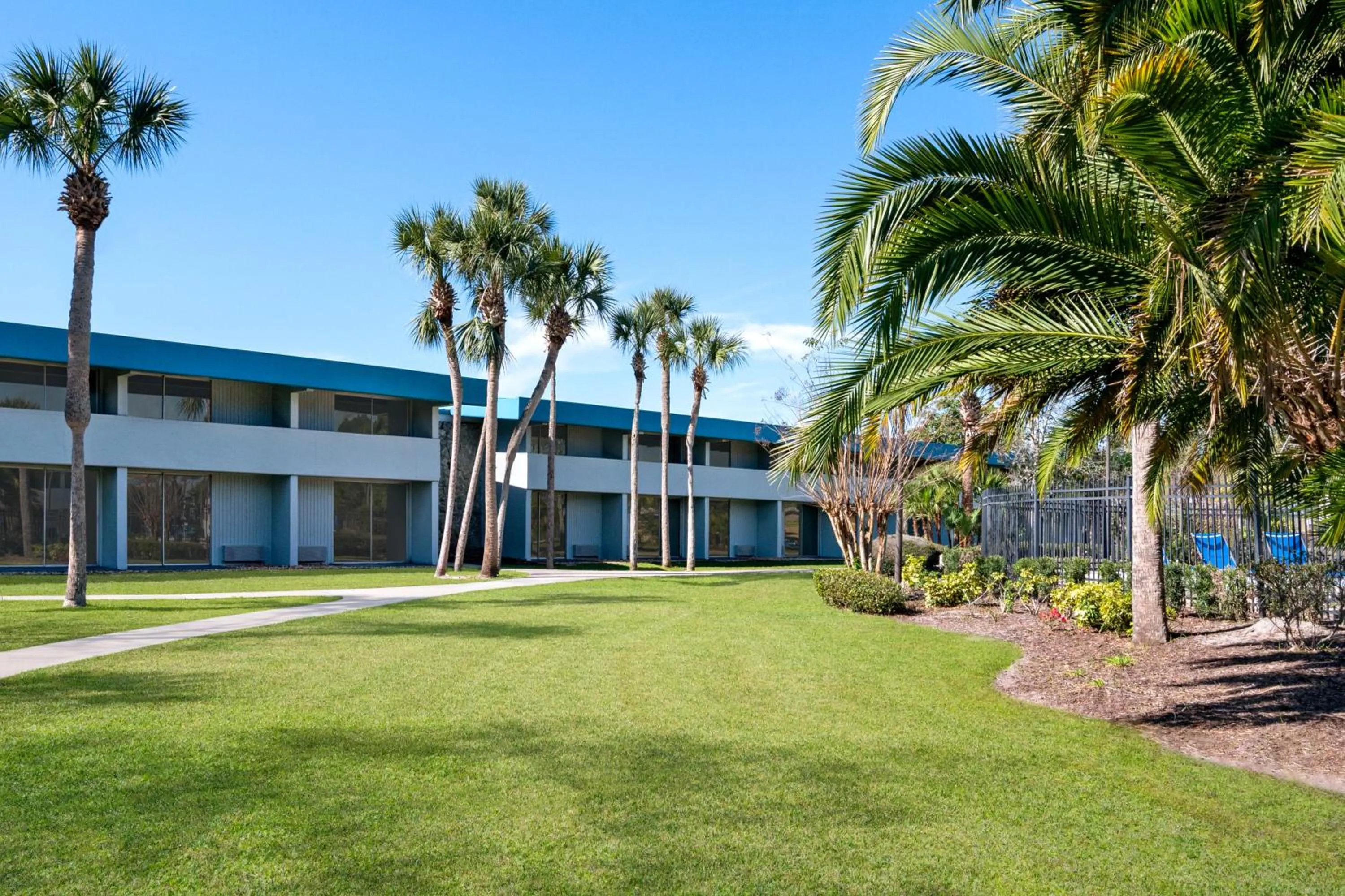 Property building in Baymont by Wyndham Intl Speedway I-95 Daytona Beach
