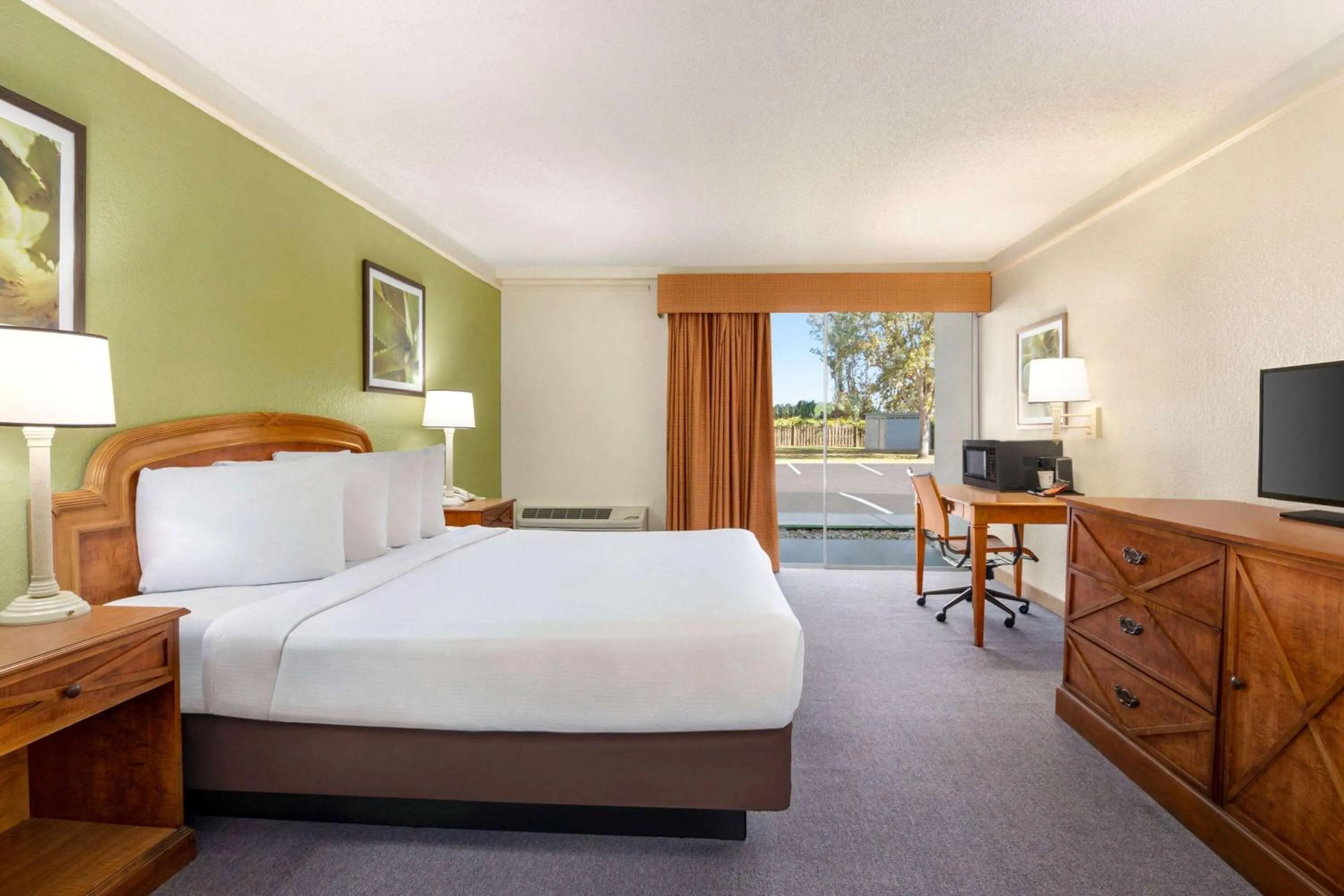 Bedroom, Bed in Baymont by Wyndham Intl Speedway I-95 Daytona Beach