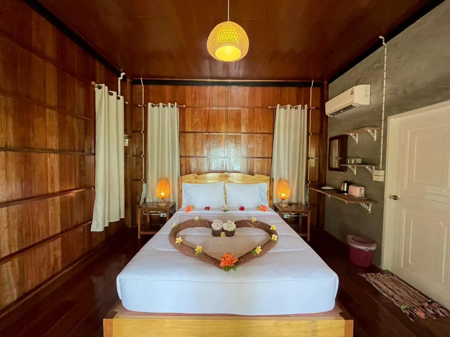 Bungalow with Sea View in Koh Jum Paradise Resort