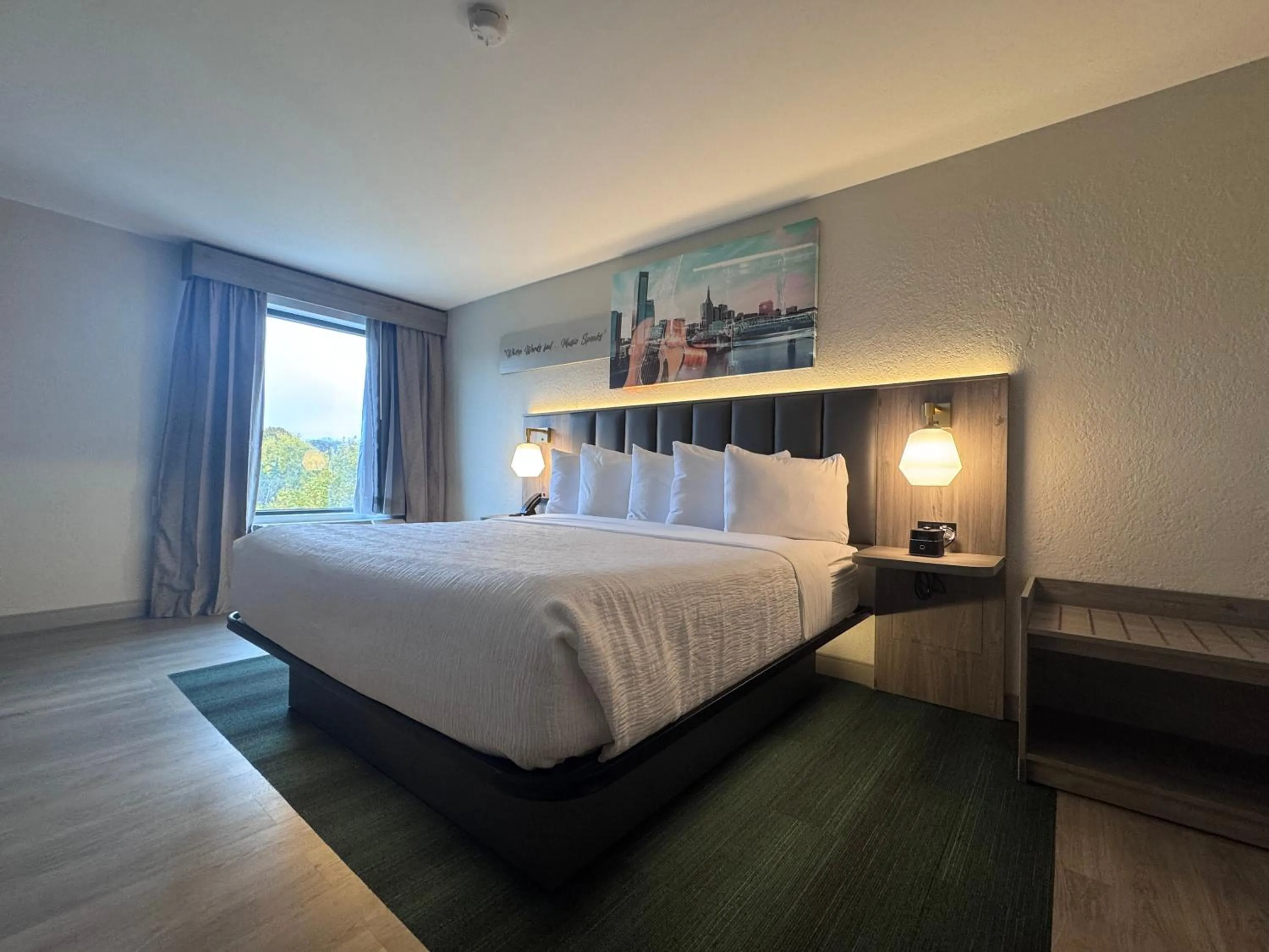 Bed in La Quinta by Wyndham Nashville Airport/Opryland