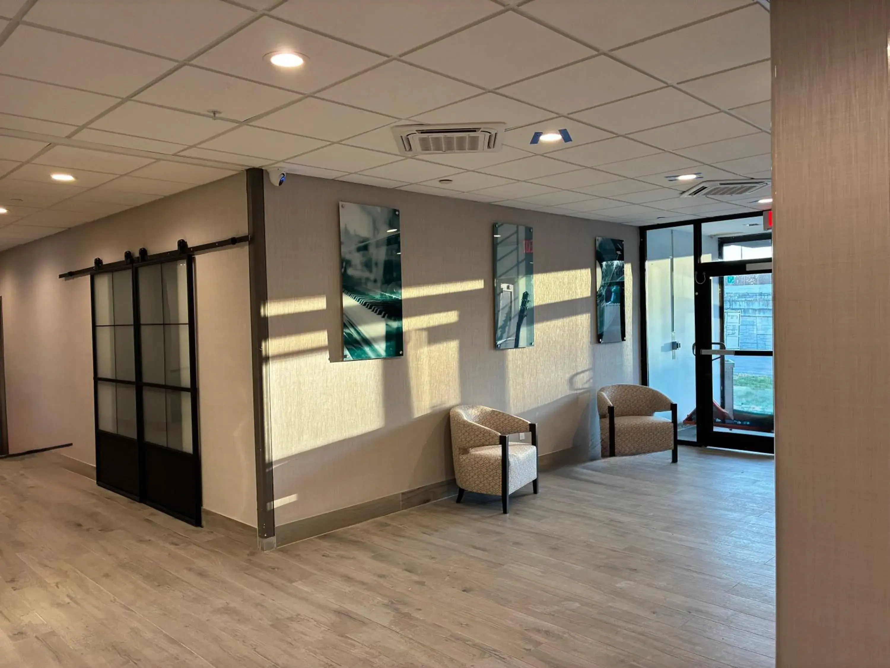 Lobby or reception in La Quinta by Wyndham Nashville Airport/Opryland Lobby or reception in La Quinta by Wyndham Nashville Airport/Opryland