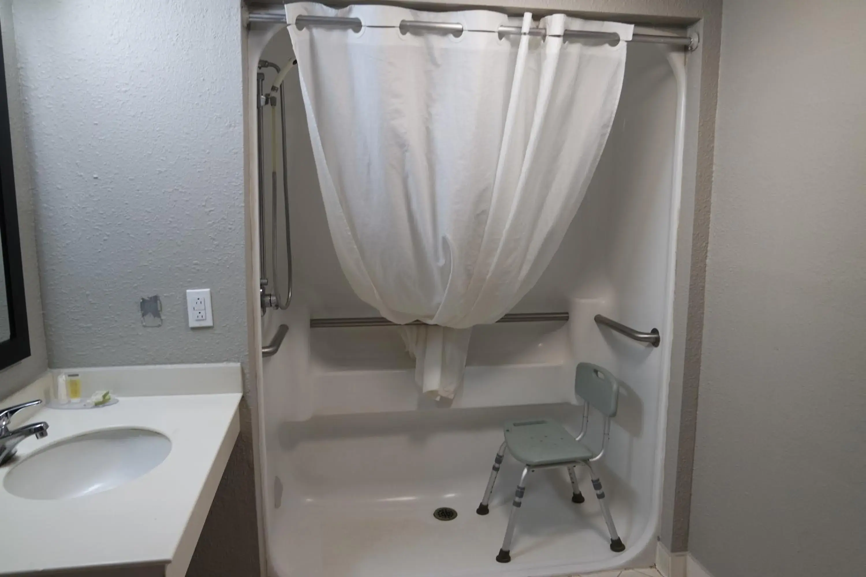 Bathroom in Super 8 by Wyndham Savannah Bathroom in Super 8 by Wyndham Savannah