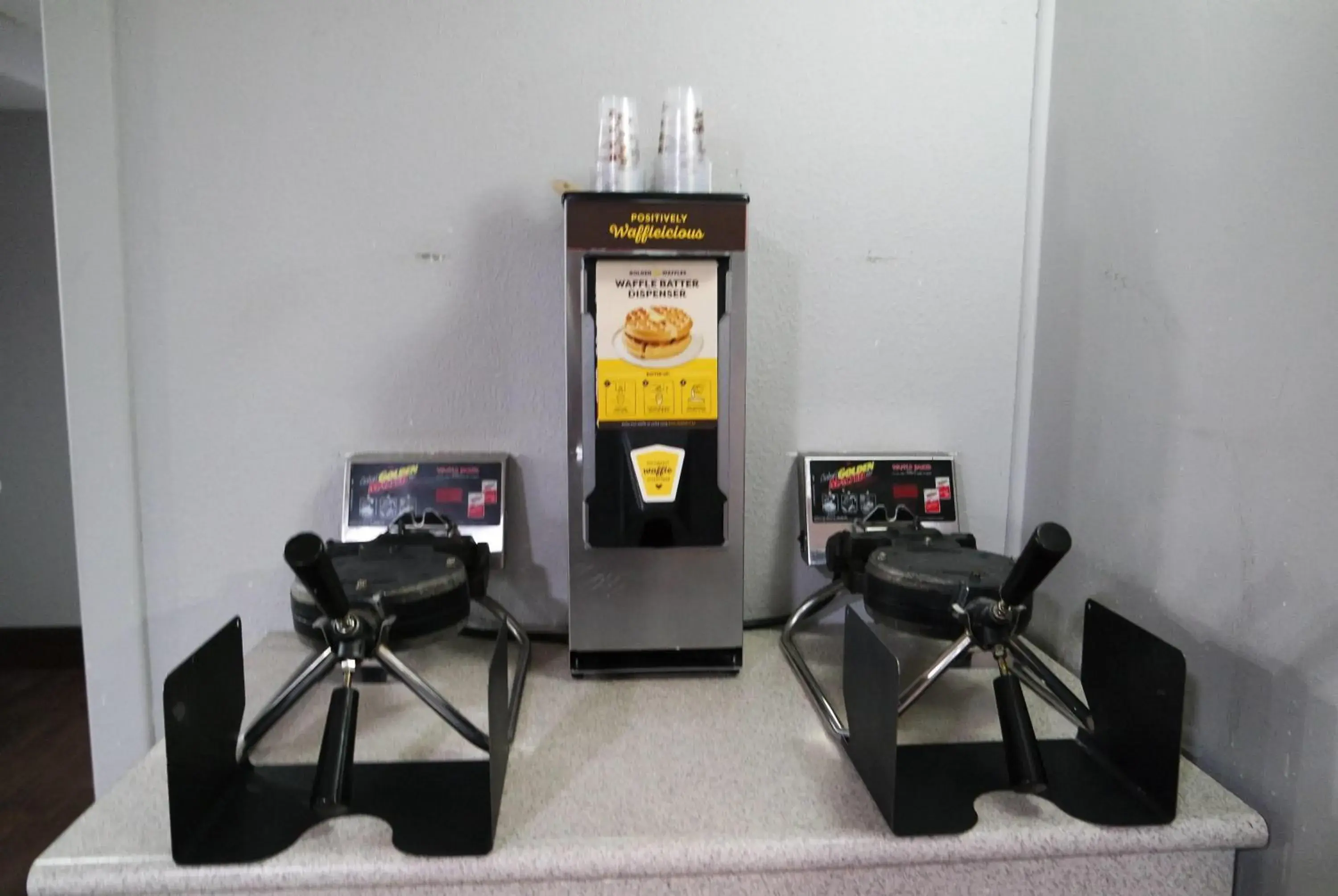 Property building in Super 8 by Wyndham Savannah Property building in Super 8 by Wyndham Savannah