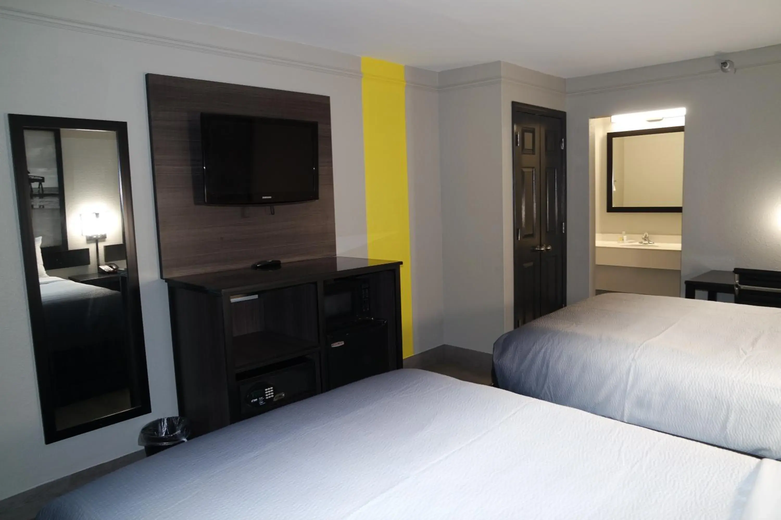 Bedroom, Bed in Super 8 by Wyndham Savannah Bedroom, Bed in Super 8 by Wyndham Savannah