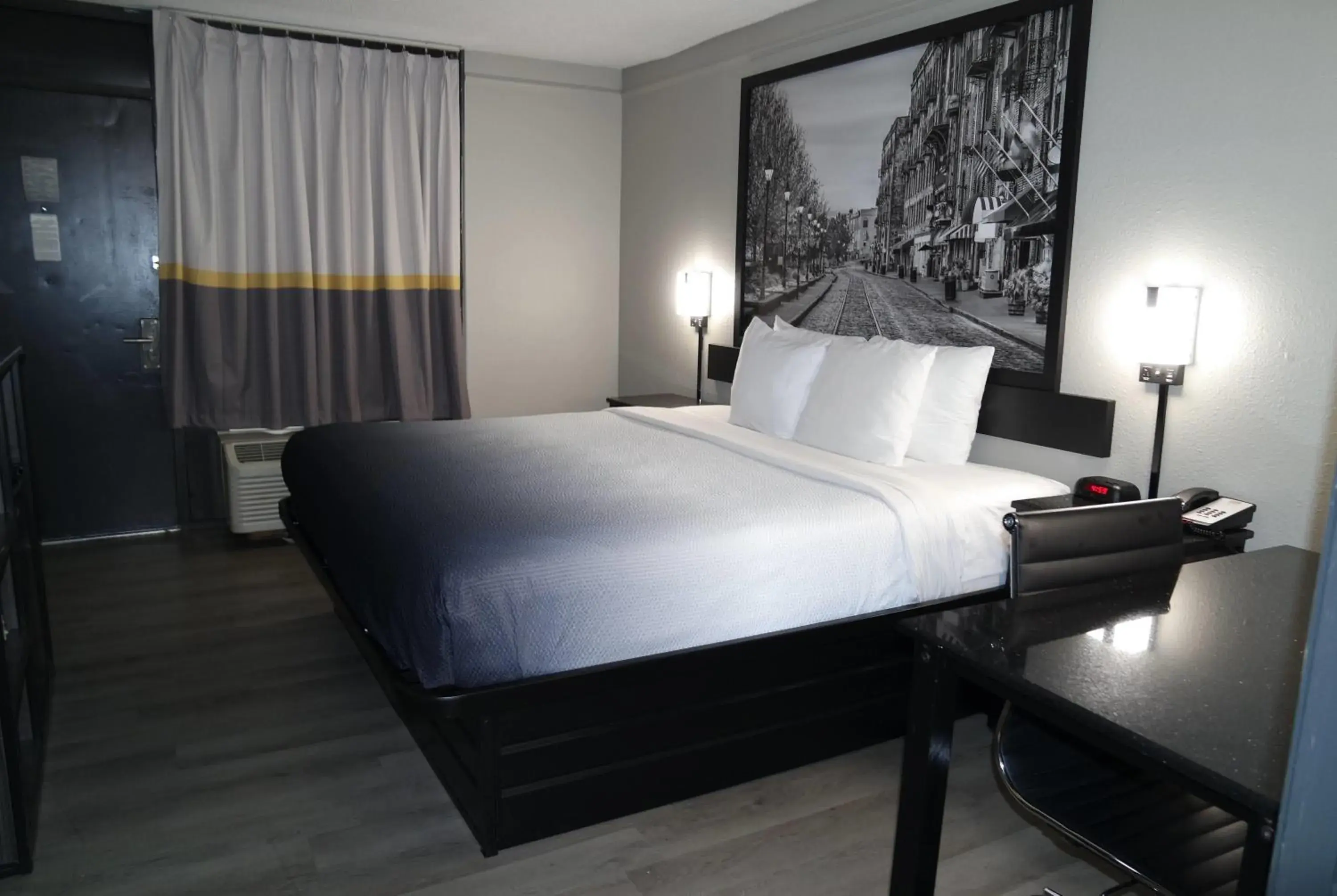 Photo of the whole room, Bed in Super 8 by Wyndham Savannah Photo of the whole room, Bed in Super 8 by Wyndham Savannah