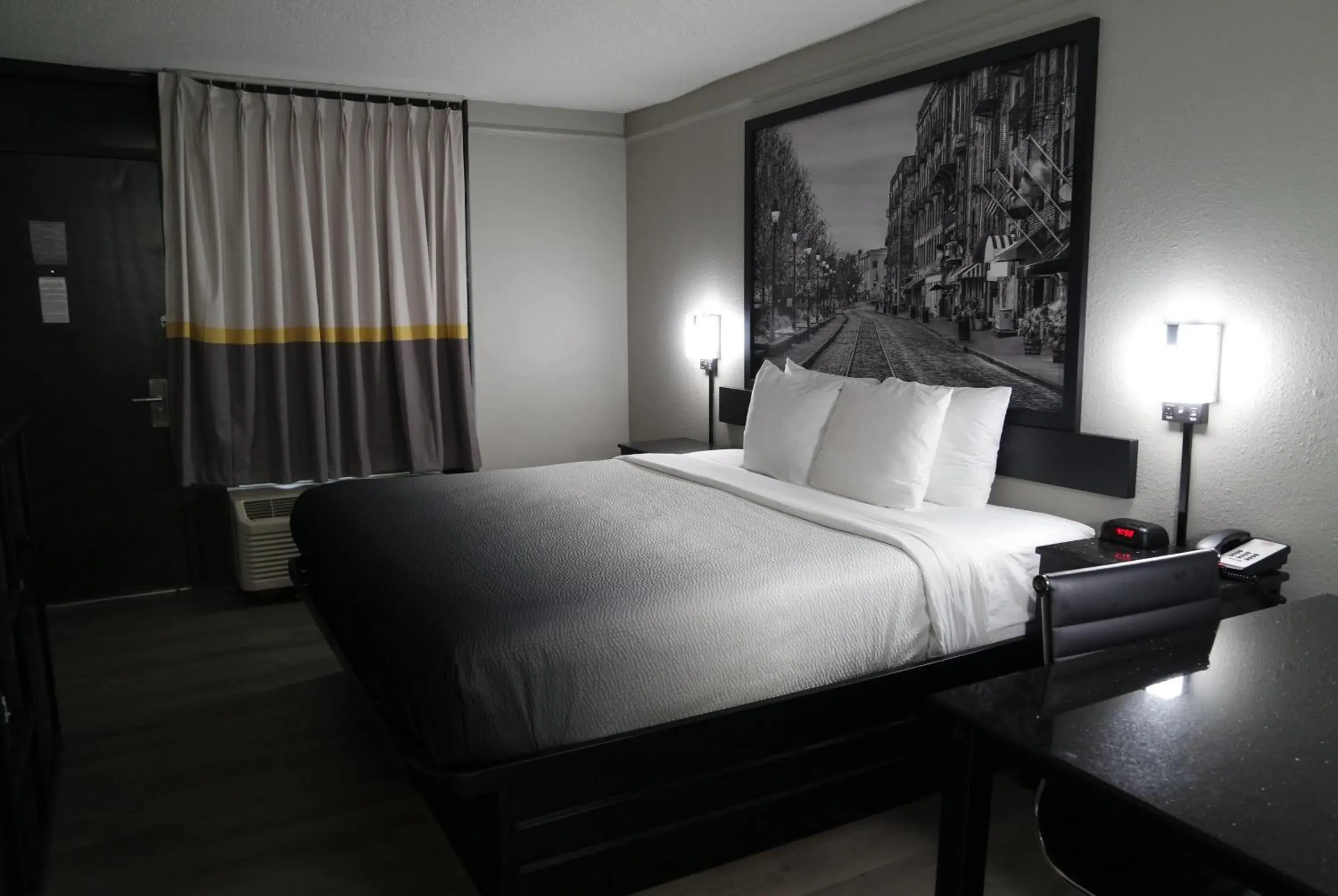 Photo of the whole room, Bed in Super 8 by Wyndham Savannah Photo of the whole room, Bed in Super 8 by Wyndham Savannah